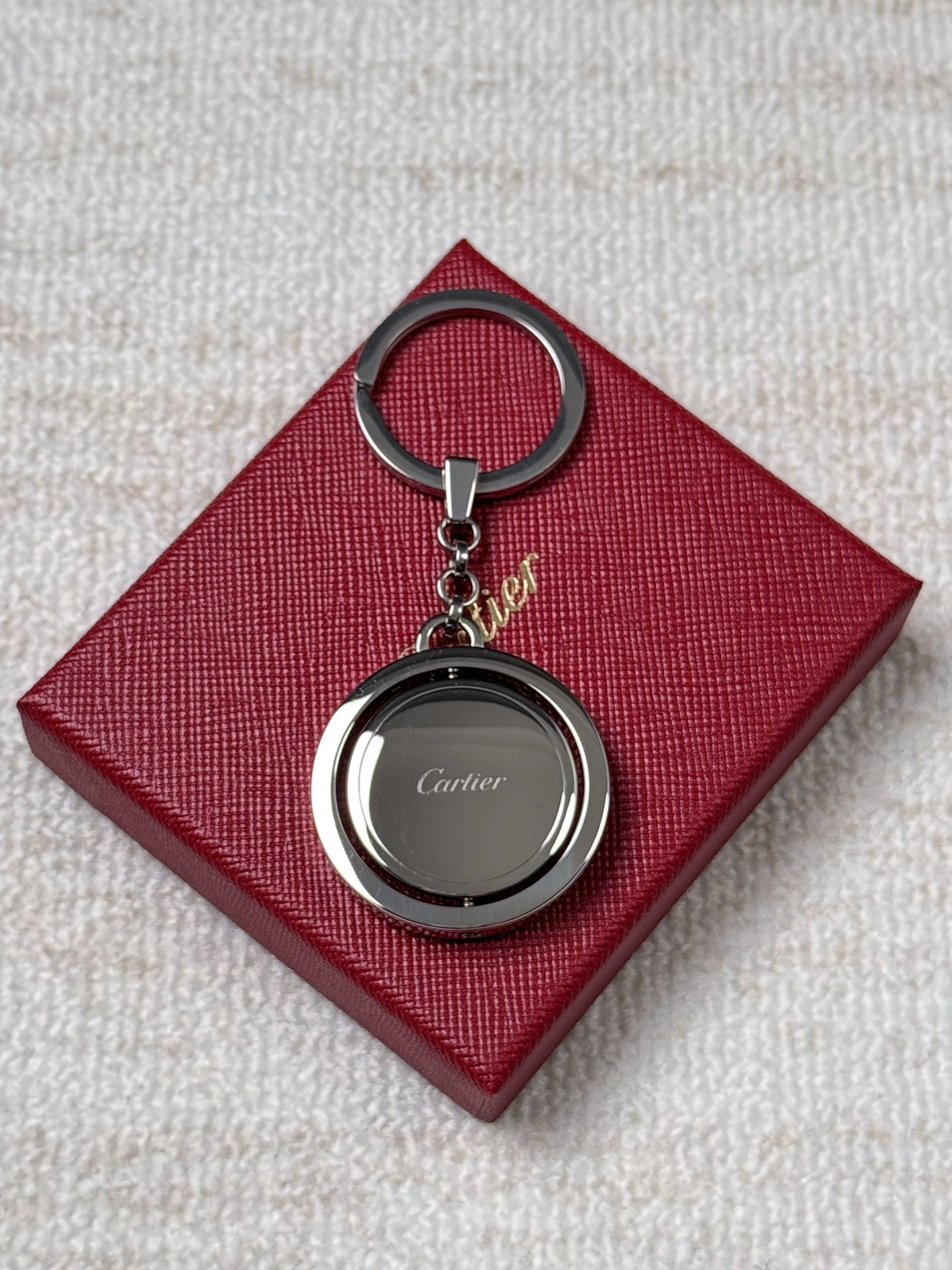Cartier Cartier ENTRELACÉS DE CARTIER RIBBON PIVOTING KEY RING Size ONE SIZE - 4 Thumbnail