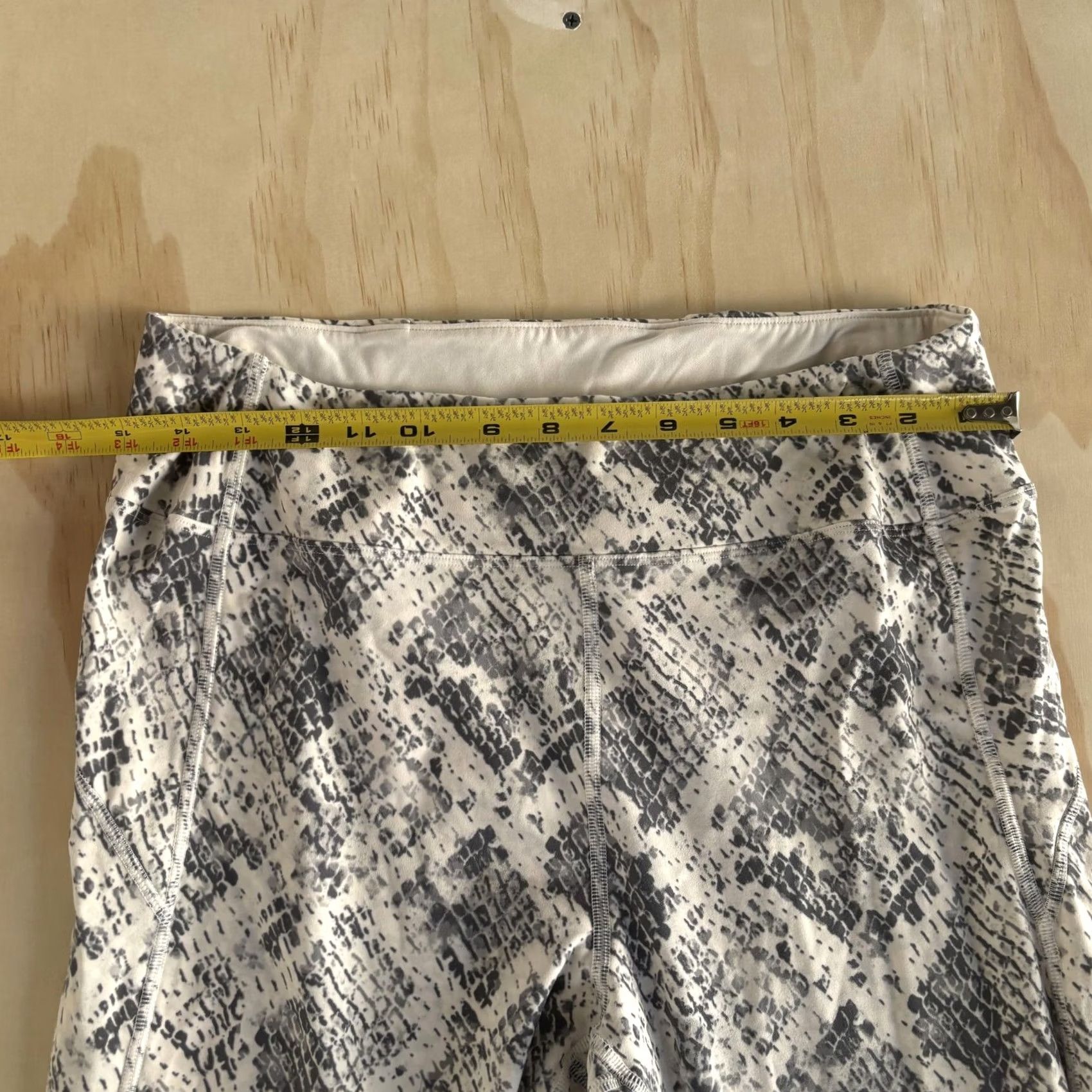 Pinko PINK Sport Leggings Womens XL Gray Snake Print Ankle Yoga Gym Pants Activewear Size 40" / US 18 - 3 Thumbnail