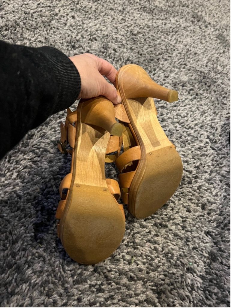 Michael Kors Women's Michael Kors Sandals, US 9 1/2, Tan Size US 9.5 / IT 39.5 - 6 Thumbnail