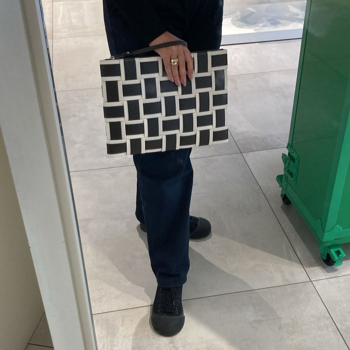 Bottega Veneta o1w1db10525 Size: OS / Large Cassette Pouch in Black/White Size ONE SIZE - 2 Thumbnail