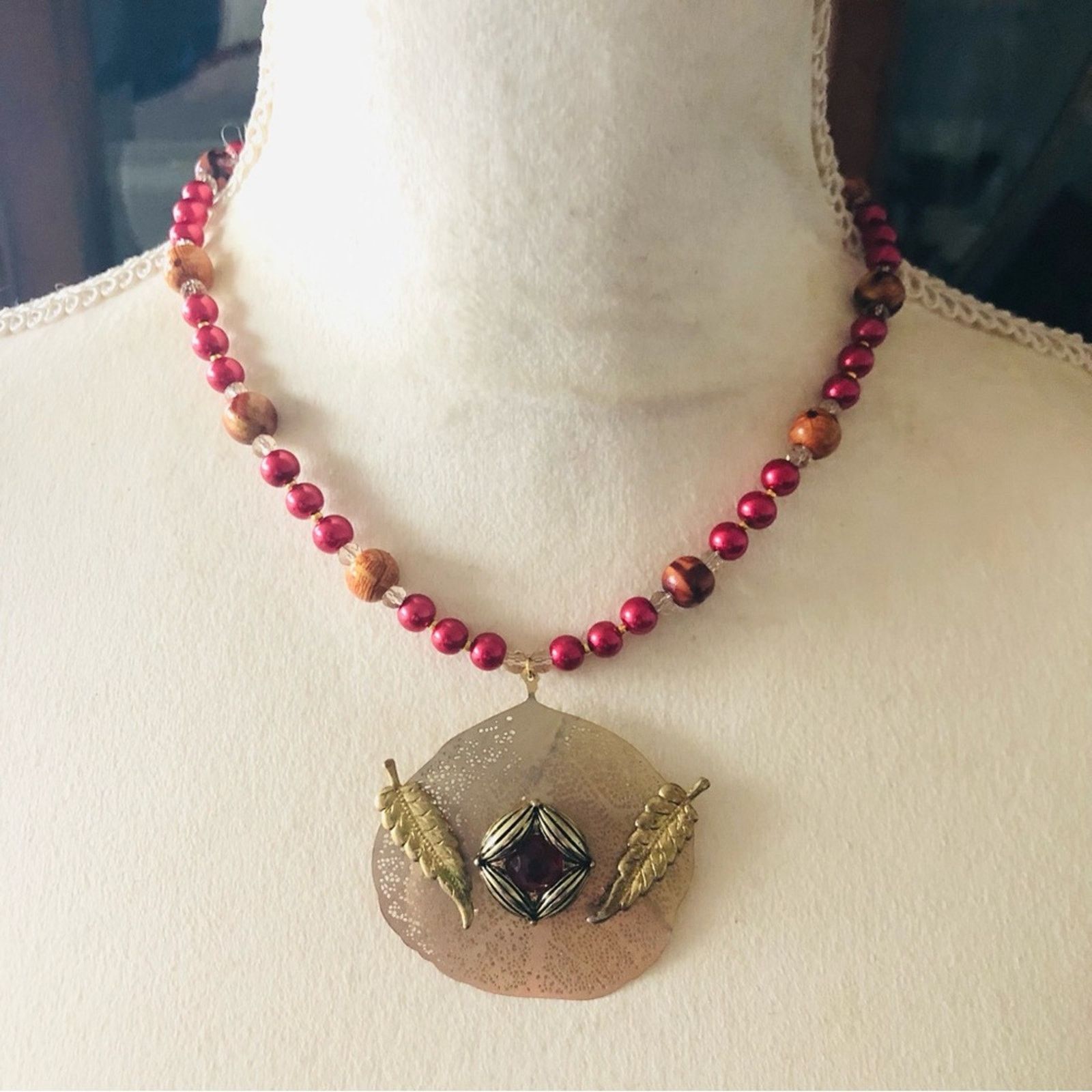 Handmade Handcrafted repurpose gold leaf gem Pearl necklace Size ONE SIZE - 2 Thumbnail