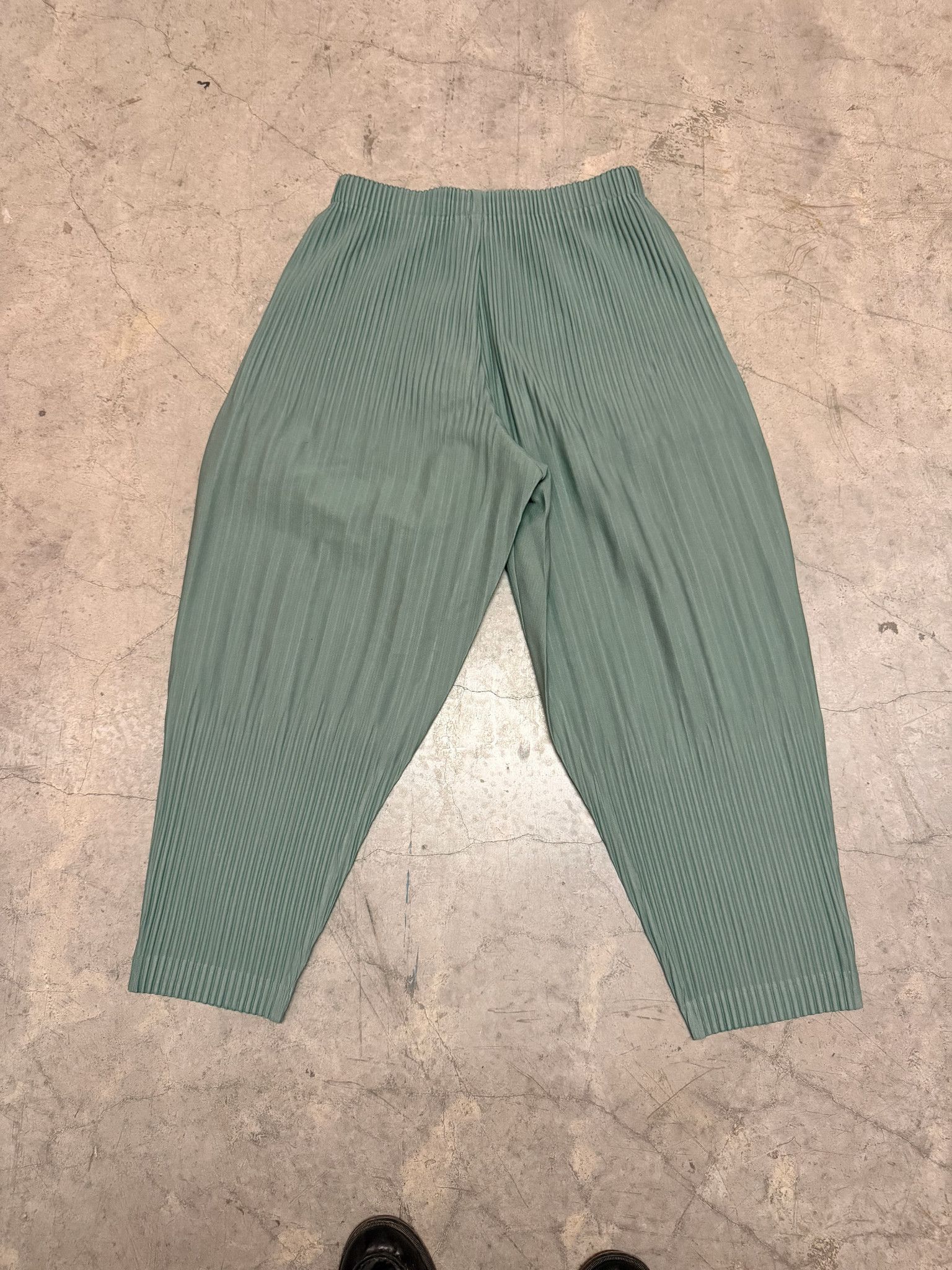 Homme Plisse Issey Miyake Homme Plissé Issey Miyake Pleated Trousers Size US 30 / EU 46 - 2 Thumbnail