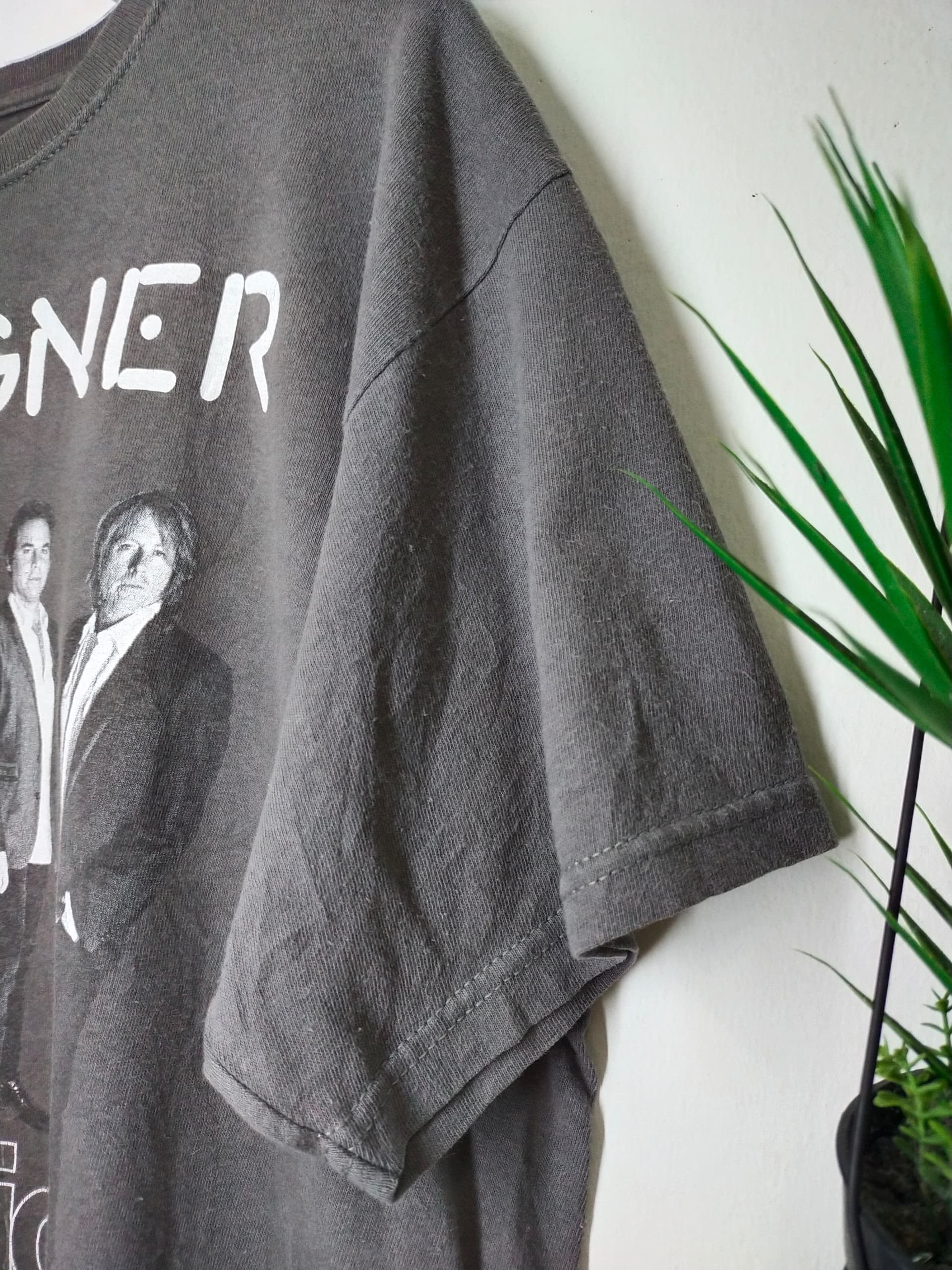 Band Tees Vintage Foreigner Rock Band T shirt photo print t shirt Size US XL / EU 56 / 4 - 5 Thumbnail