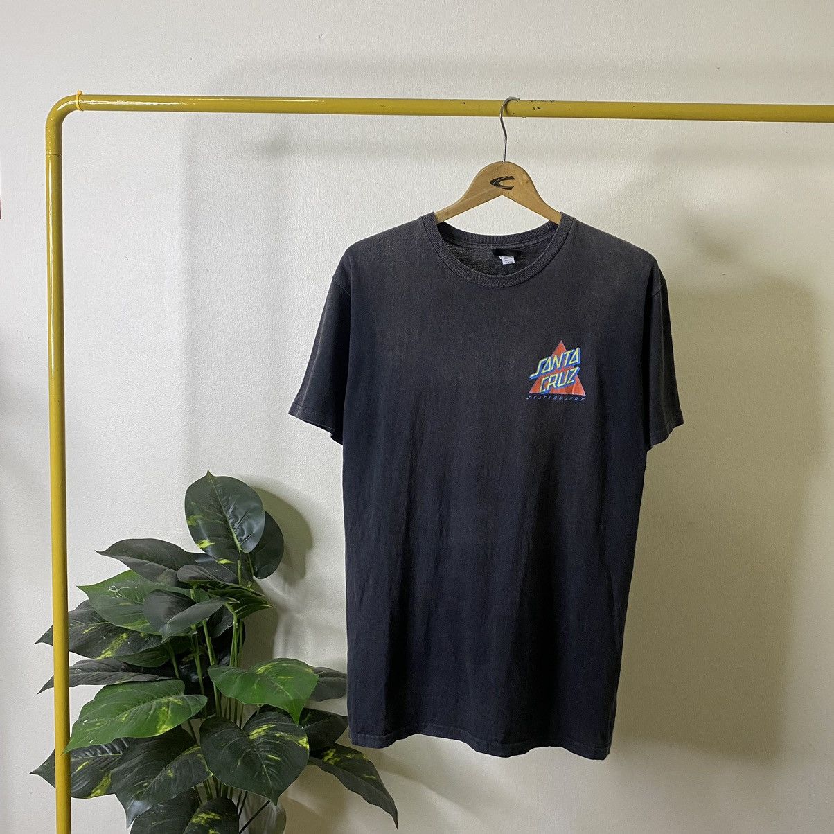 Santa Cruz Skateboards Vintage Y2K Santa Cruz Skateboards Faded Black Skater Tee Size US M / EU 48-50 / 2 - 5 Thumbnail