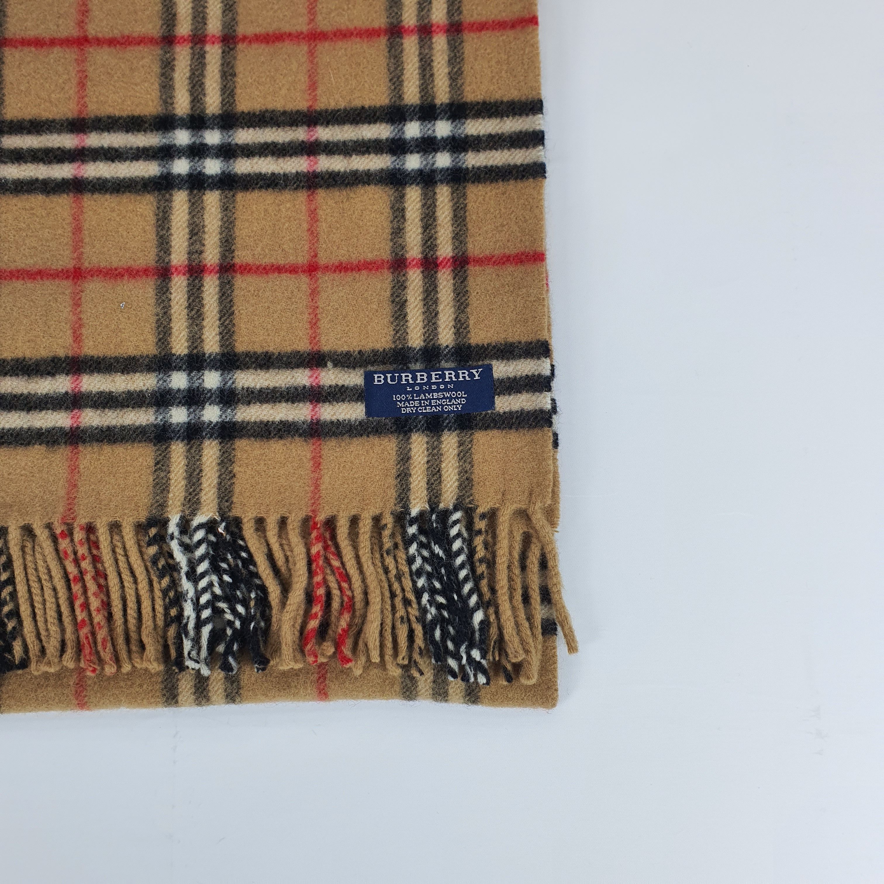 Burberry Genuine Burberry wool scarf in excellent used condition Size ONE SIZE - 2 Thumbnail