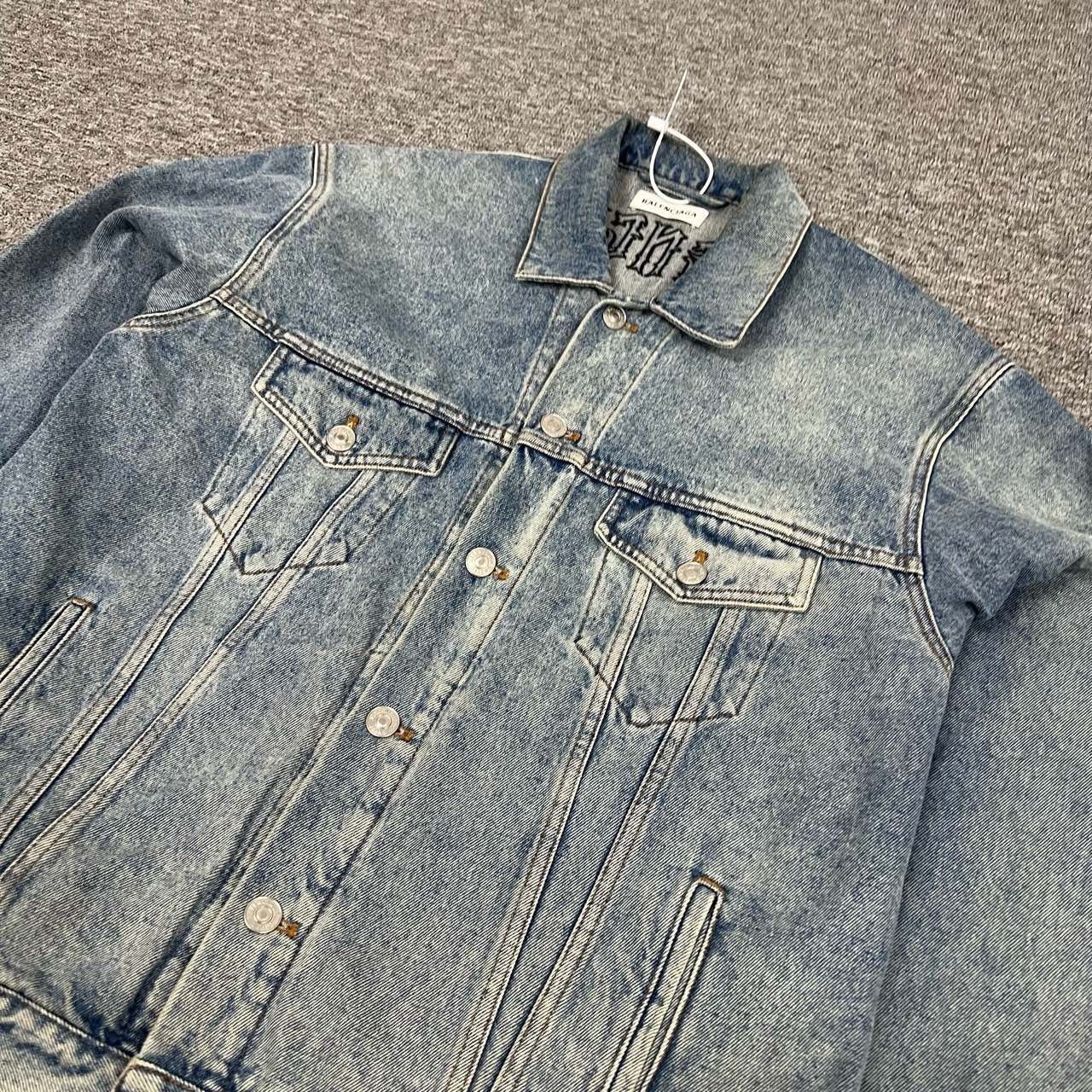 Balenciaga Balenciaga Sanskrit embroidery logo washed denim jacket siz Size US M / EU 48-50 / 2 - 4 Thumbnail