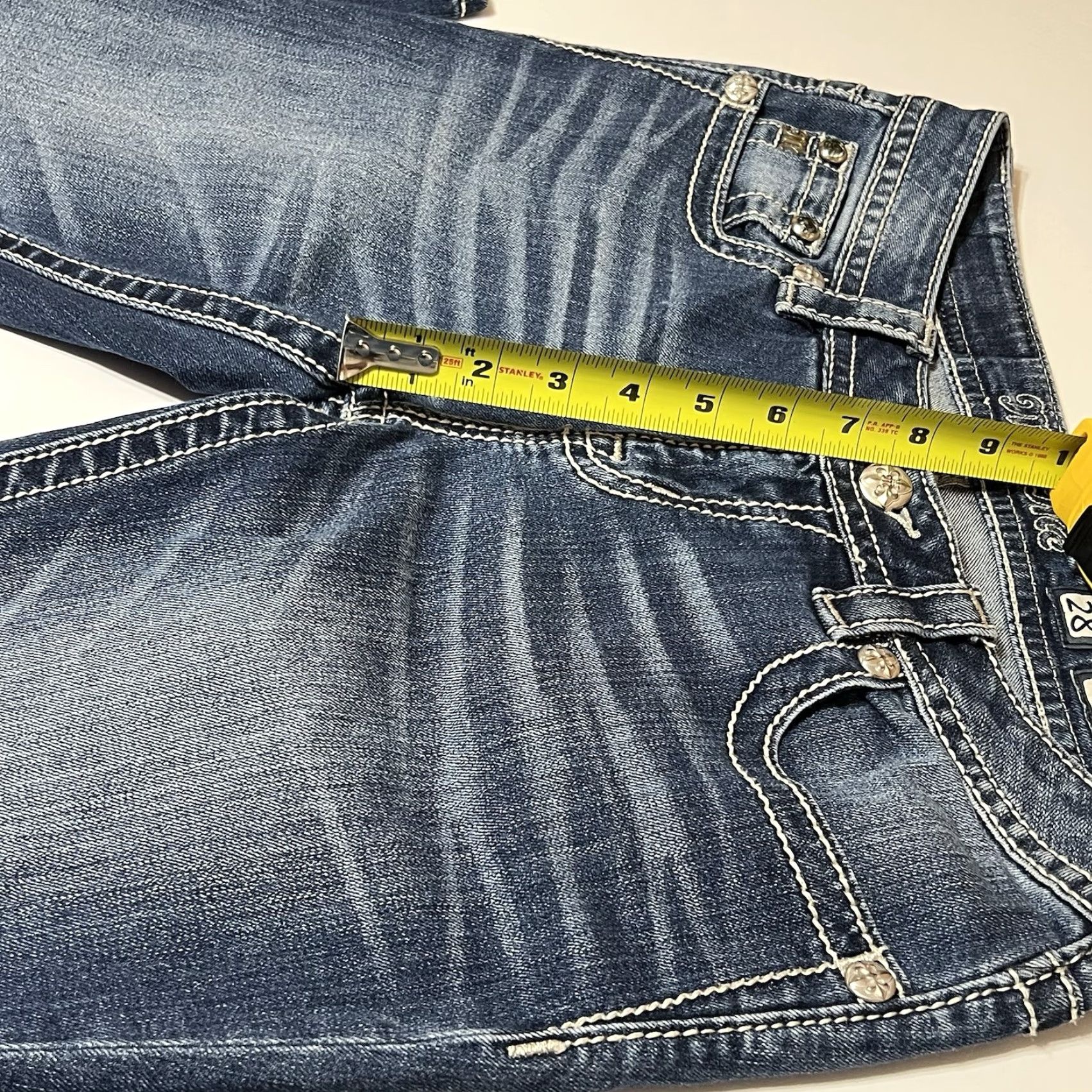 Miss Me Miss Me Signature Skinny Jeans Blue Denim 30 Inseam 29 Slim Low Rise Embroidered Rhinestone Pockets Women Jeans 30 Regular XS? Size 30" / US 8 / IT 44 - 4 Thumbnail