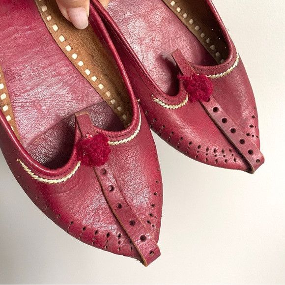 Vintage Vintage Handmade Red Pointy Leather Indian Slippers Size US 6 / IT 36 - 4 Thumbnail