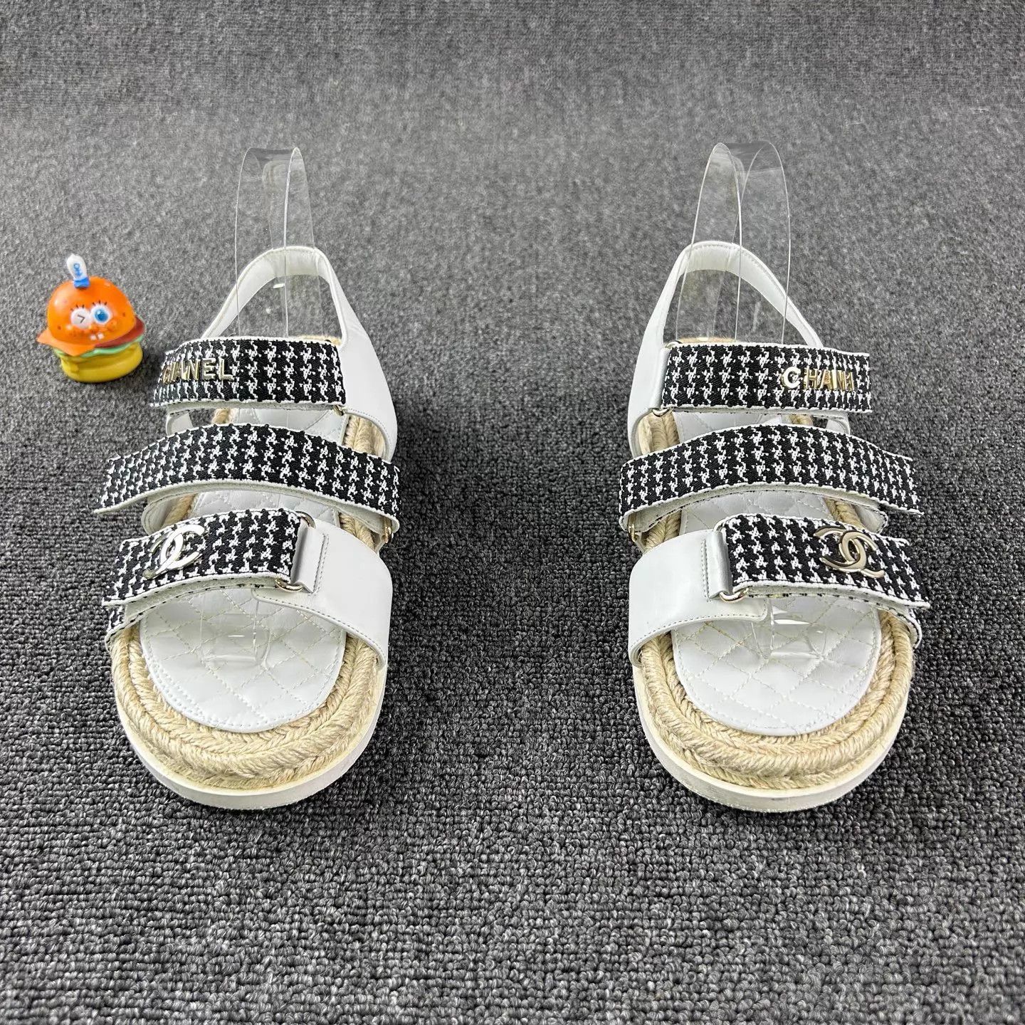 Chanel Chanel Woven Straw Sandals Black & White Houndstooth EUR 39 Size US 8.5 / IT 38.5 - 2 Thumbnail
