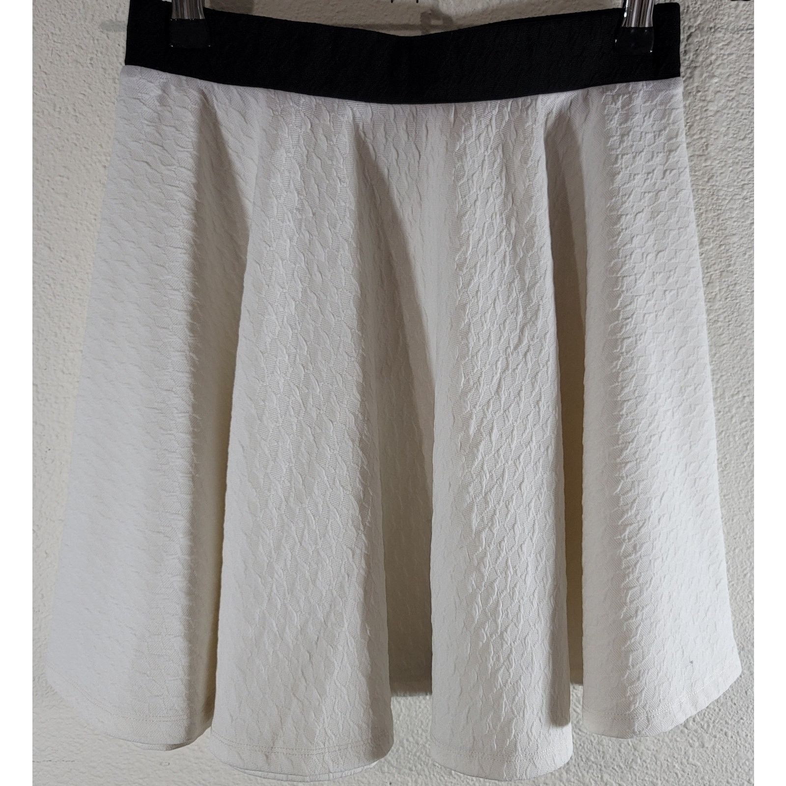 Other Olsenboye Cream With Black Waistband A-Line Mini Skirt M Size 26" / US 2 / IT 38 - 1 Thumbnail