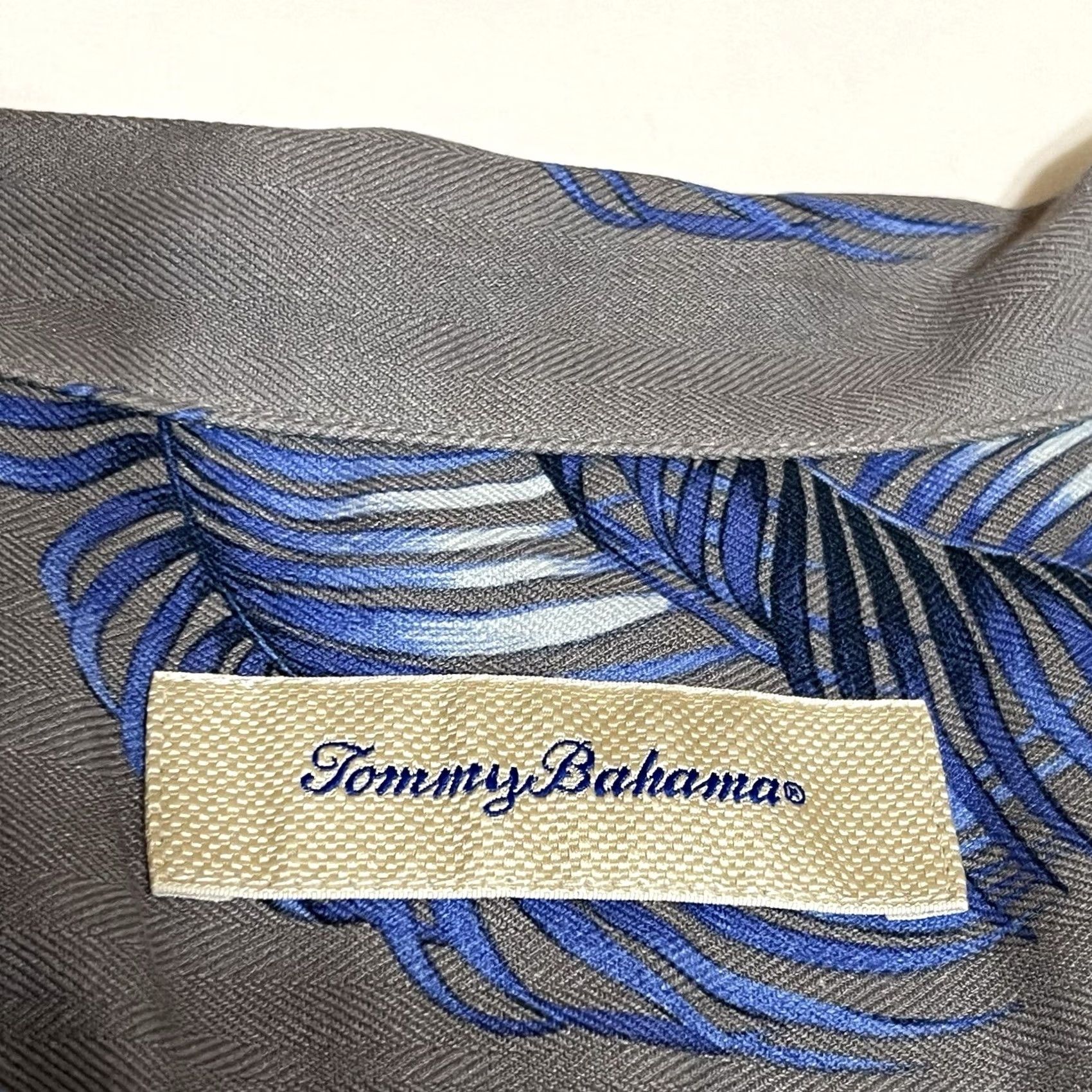 Tommy Bahama Tommy Bahama Short Sleeve Mens Button Up Shirt L Tropical Hawaiian 100% Silk Silk Multicolor Floral Button-Up Casual Beach Hawaiian 90s Theme Mens Size US L / EU 52-54 / 3 - 7 Thumbnail