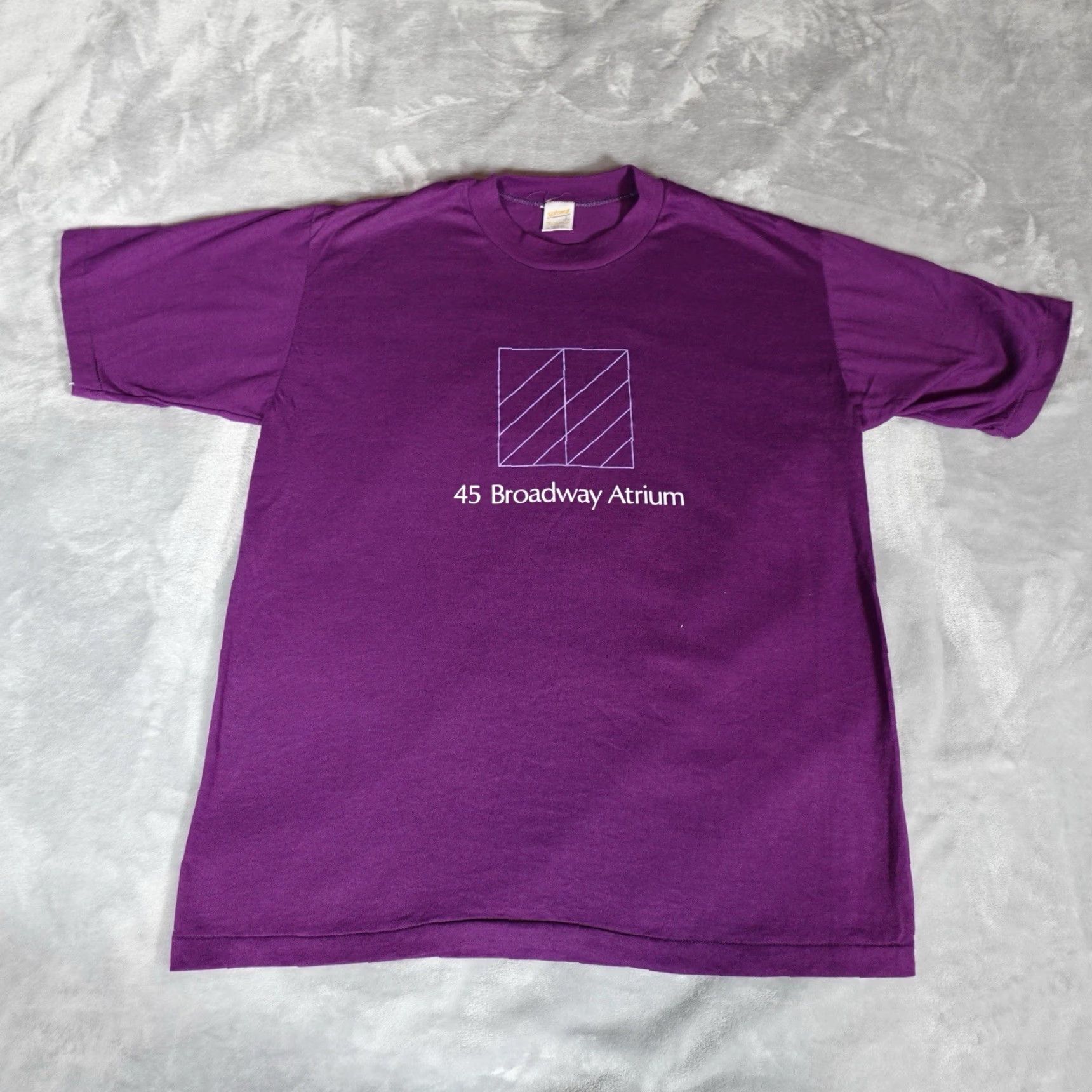 Vintage VINTAGE Broadway Atrium New York T Shirt Mens L Slim Fit Purple 80s Size US L / EU 52-54 / 3 - 2 Thumbnail