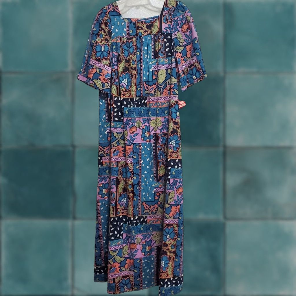 Hilo Hattie VINTAGE Hilo Hattie Maxi Dress Women M Blue Floral Short Sleeve Muumuu Cotton Kaftan Sundress Size 32" / US 10 / IT 46 - 1 Thumbnail