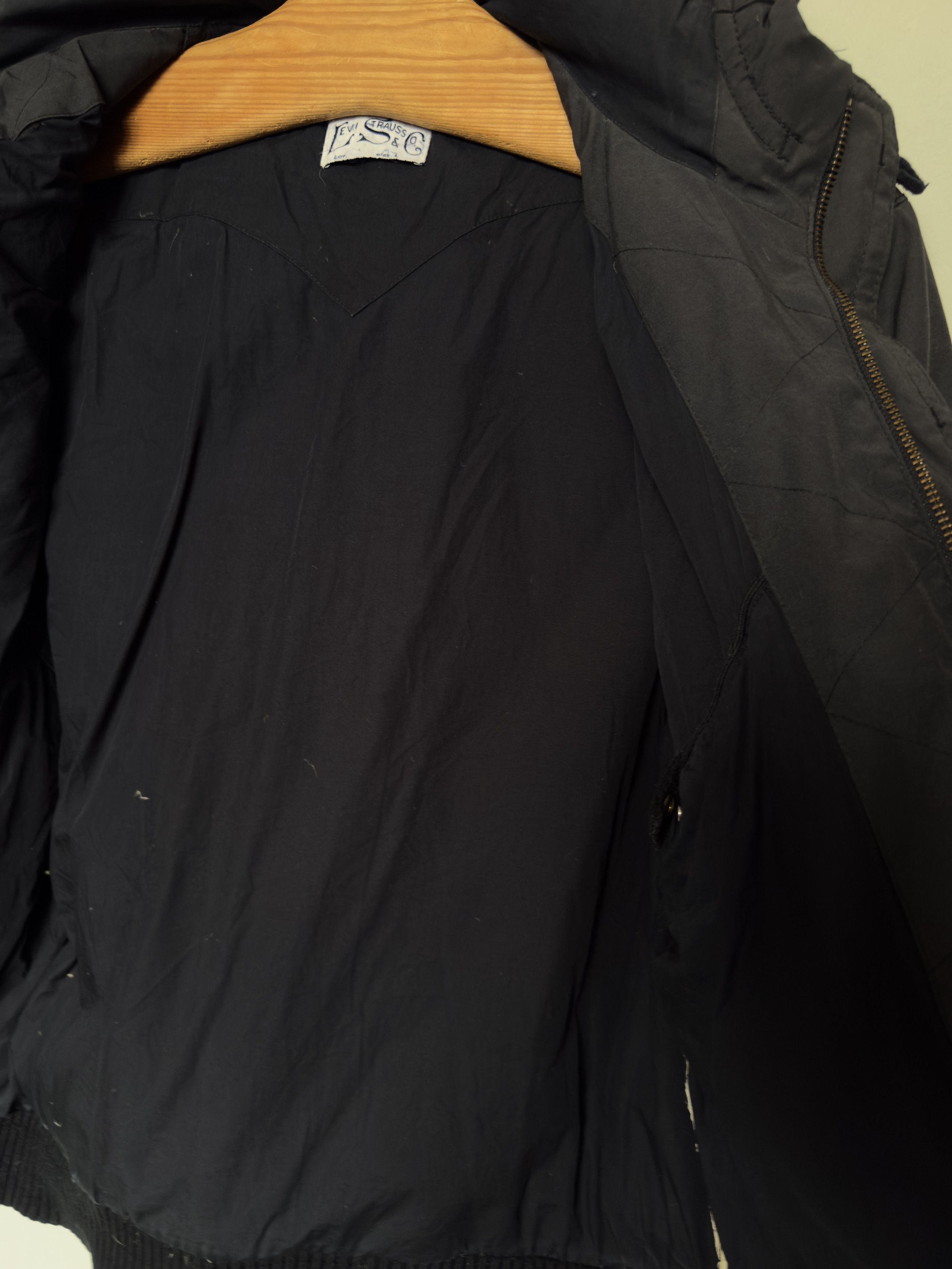 Levi's 🔥 hooded bomber puffer jacket Levis size L Size US L / EU 52-54 / 3 - 13 Thumbnail