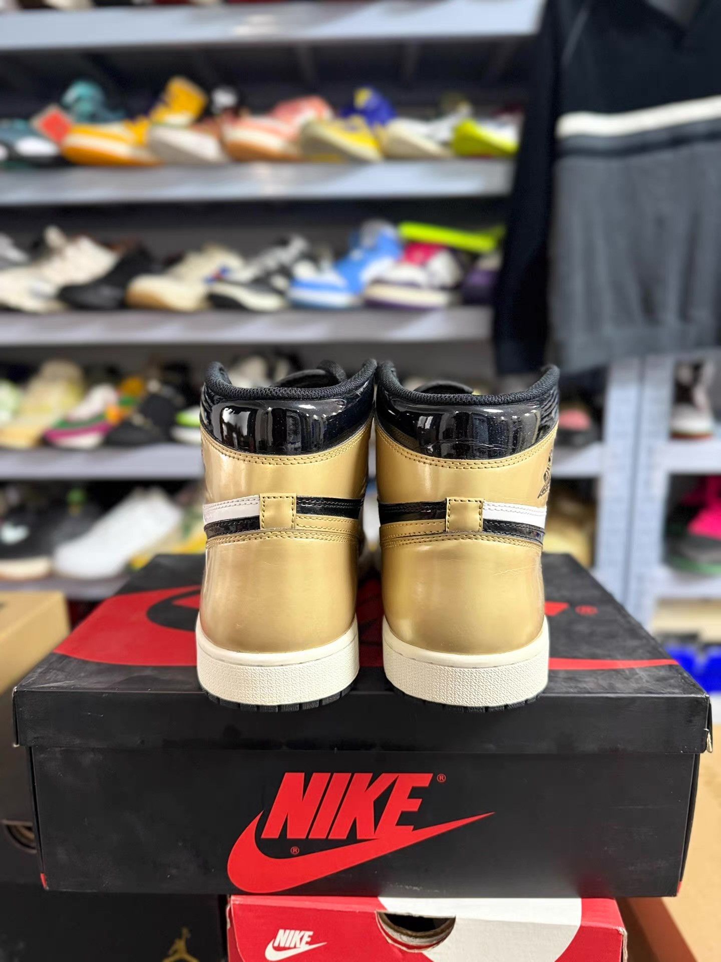 Nike Air Jordan 1 Black Gold Toe Ｑ20 Size US 11 / EU 44 - 4 Thumbnail