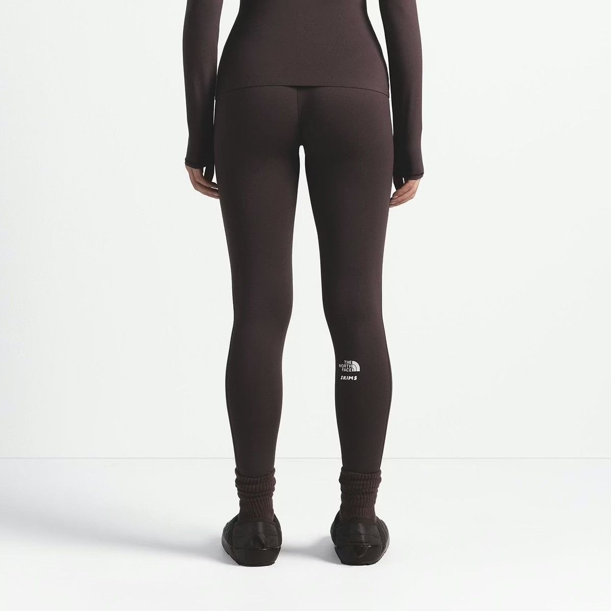 SKIMS × The North Face SKIMS x NORTH FACE REFINA LEGGING PHOENIX SIZE XS Size 26" / US 2 / IT 38 - 1 Thumbnail
