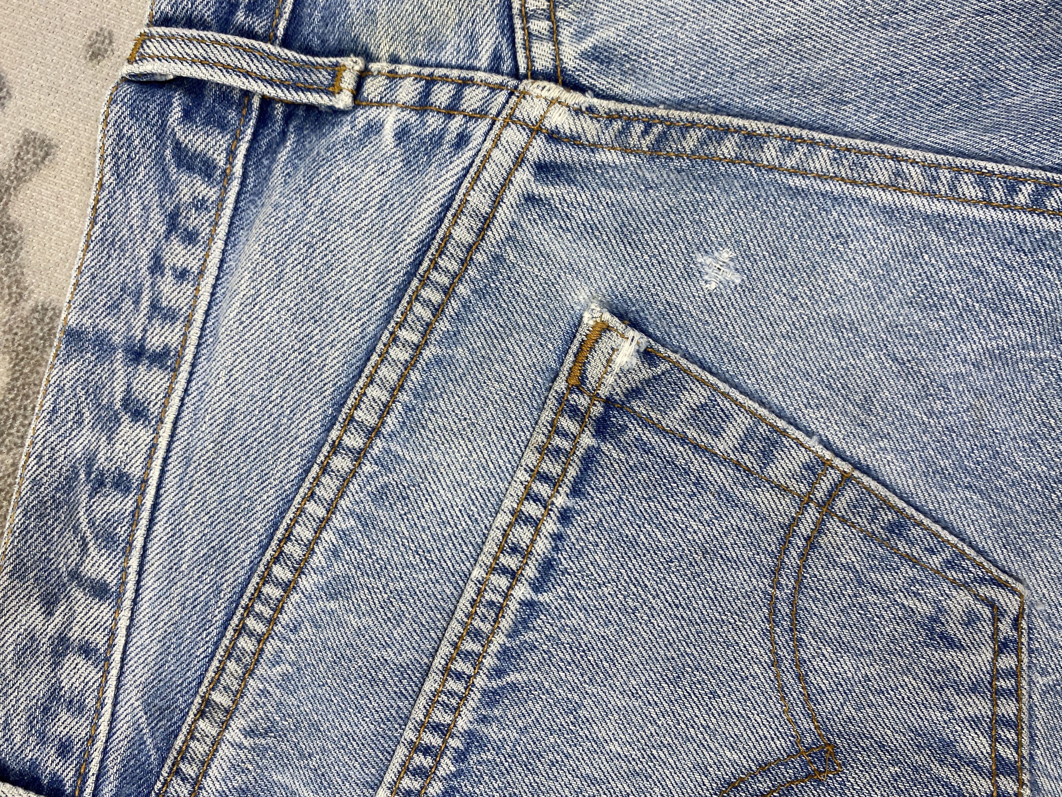 Levi's Vintage Levi's 501 Ripped Jeans 32x31.5 -JN033 Size US 32 / EU 48 - 12 Thumbnail