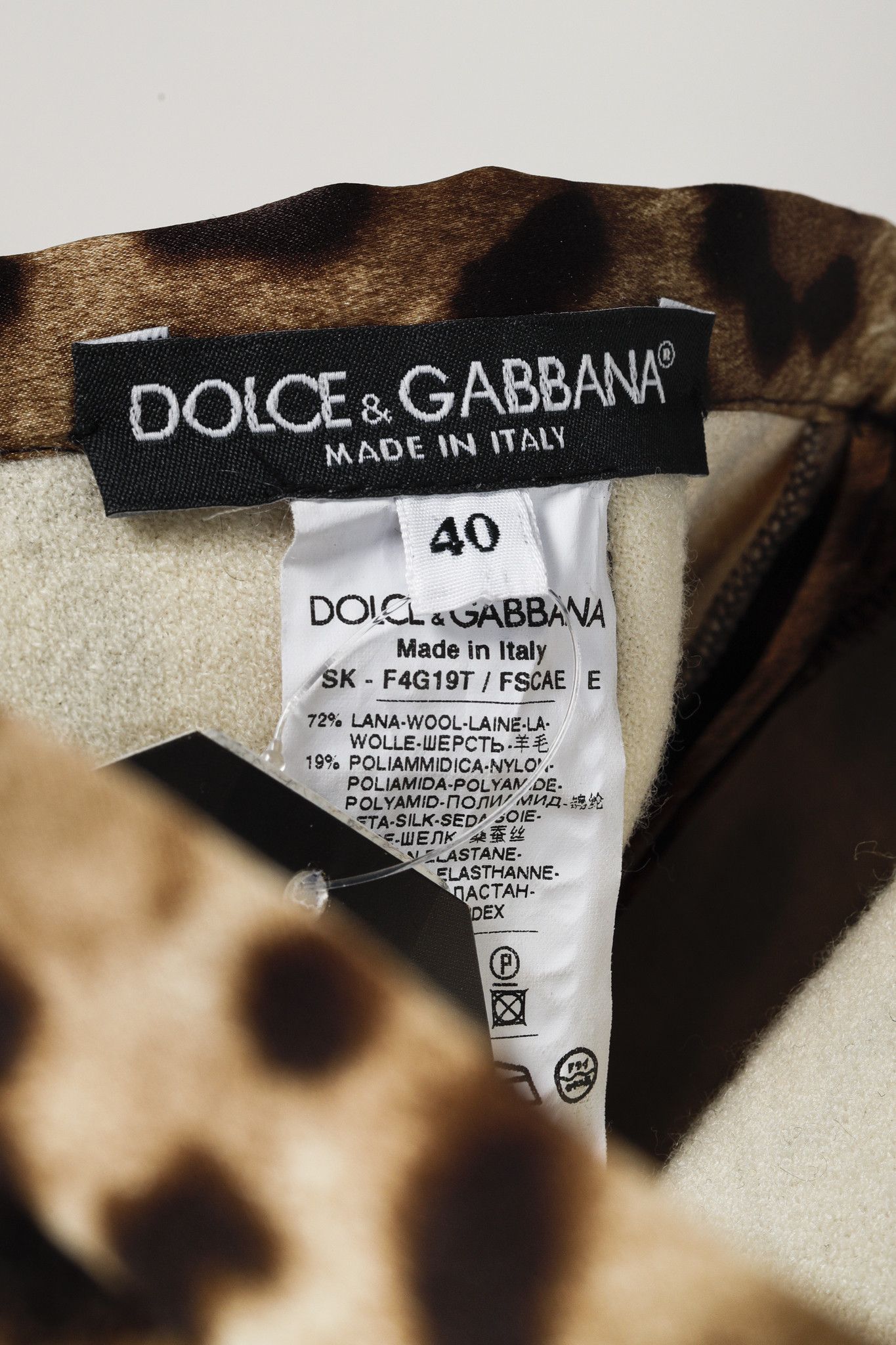 Dolce & Gabbana Dolce & Gabbana Leopard Print Pencil Skirt Size 28" / US 6 / IT 42 - 4 Thumbnail