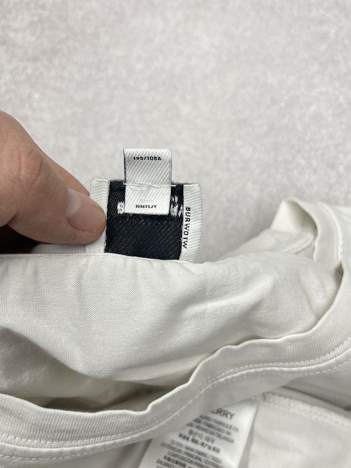 Burberry × Designer Mens Burberry London England Limited T Shirt White Big Logo Size US XL / EU 56 / 4 - 13 Thumbnail