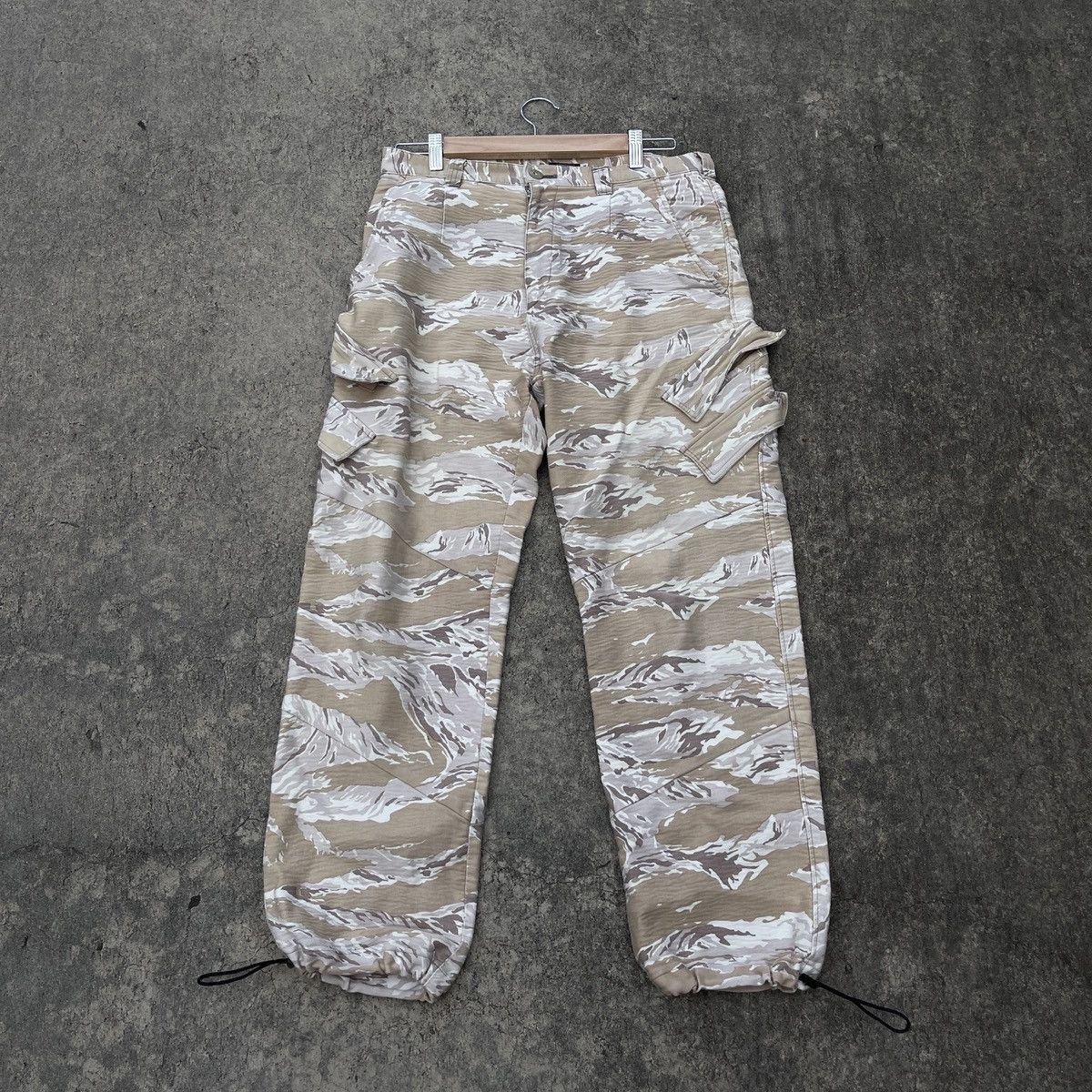 【専用】UNDERCOVER CAMOUFLAGE PANTS Supreme UNDERCOVER Studded Cargo Pant (SS23) - $448
