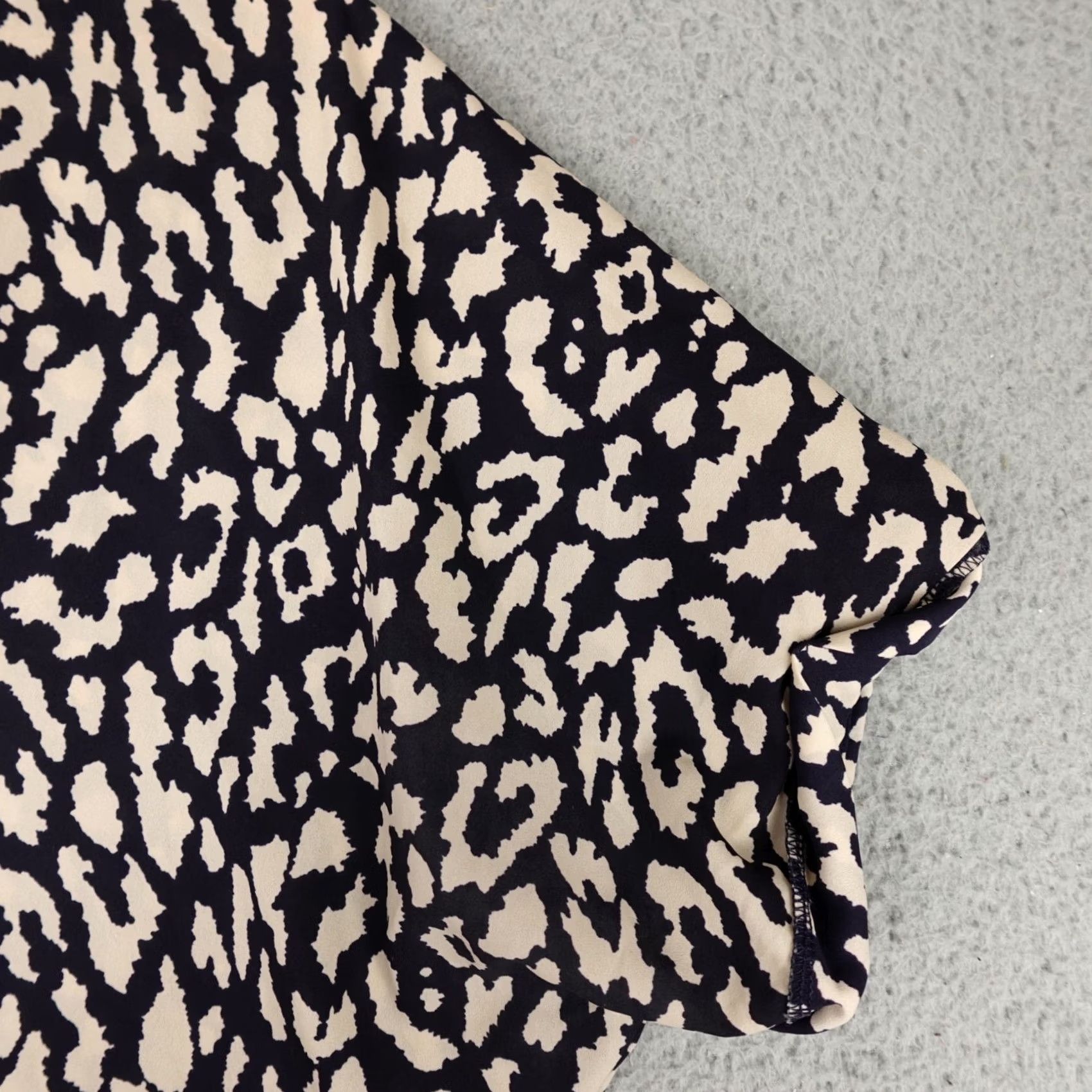 Vintage Lush Shirt Womens Medium Blue White Leopard Animal Print V Neck Lightweight Blouse Casual Womens M Blue Leopard 90s? Size M / US 6-8 / IT 42-44 - 5 Thumbnail