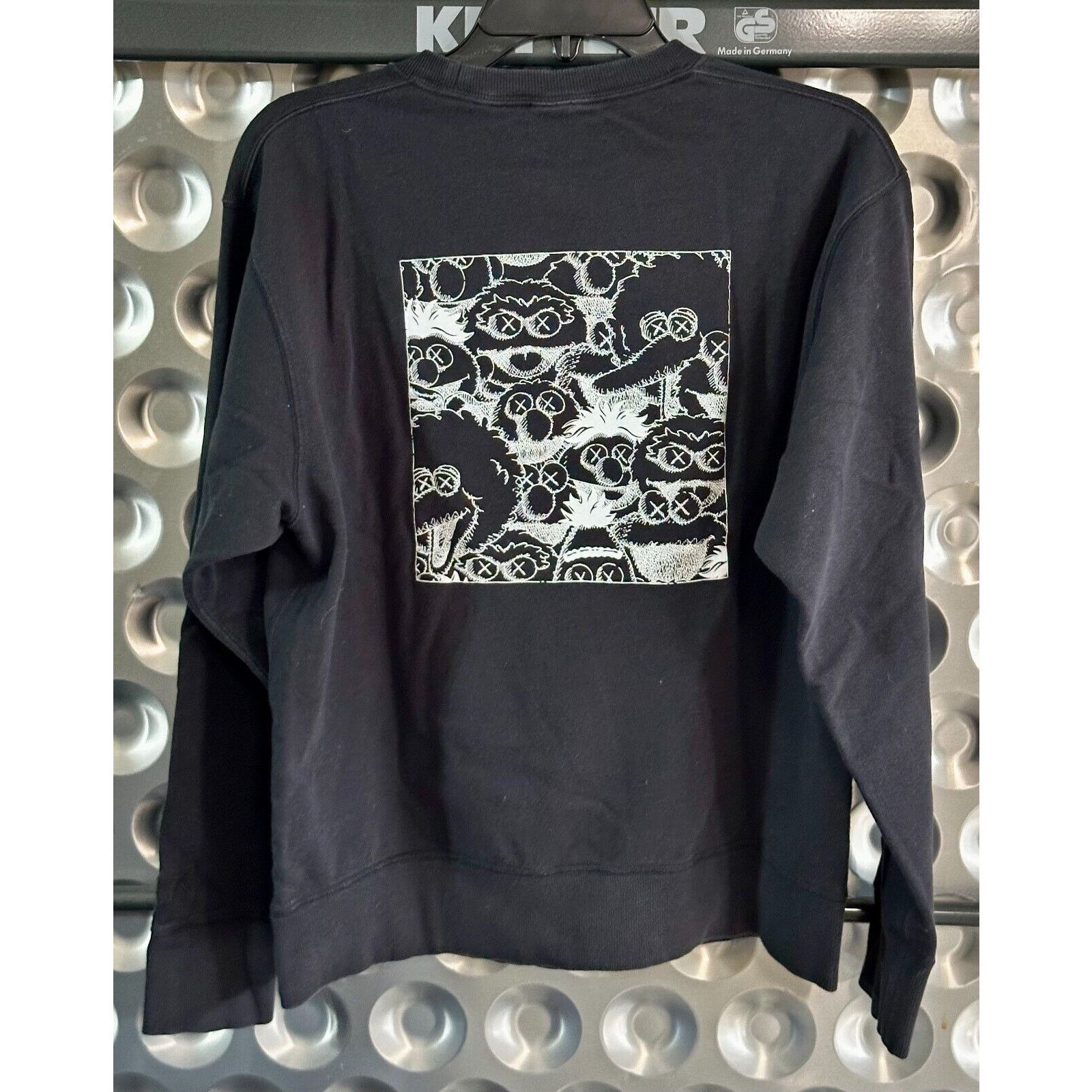 Uniqlo Kaws x Sesame Street Crewneck | Size Medium | UT Graphic Size US M / EU 48-50 / 2 - 2 Thumbnail