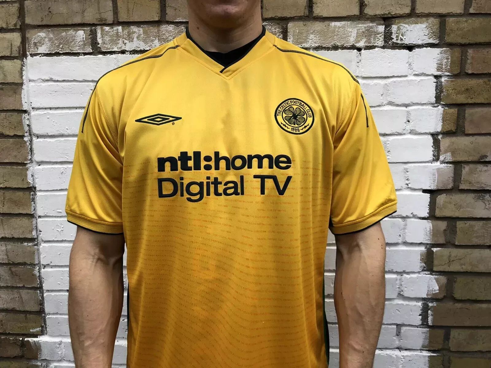 Umbro VINTAGE CELTIC 2002 2003 AWAY FOOTBALL JERSEY SOCCER SHIRT Size US XL / EU 56 / 4 - 2 Thumbnail