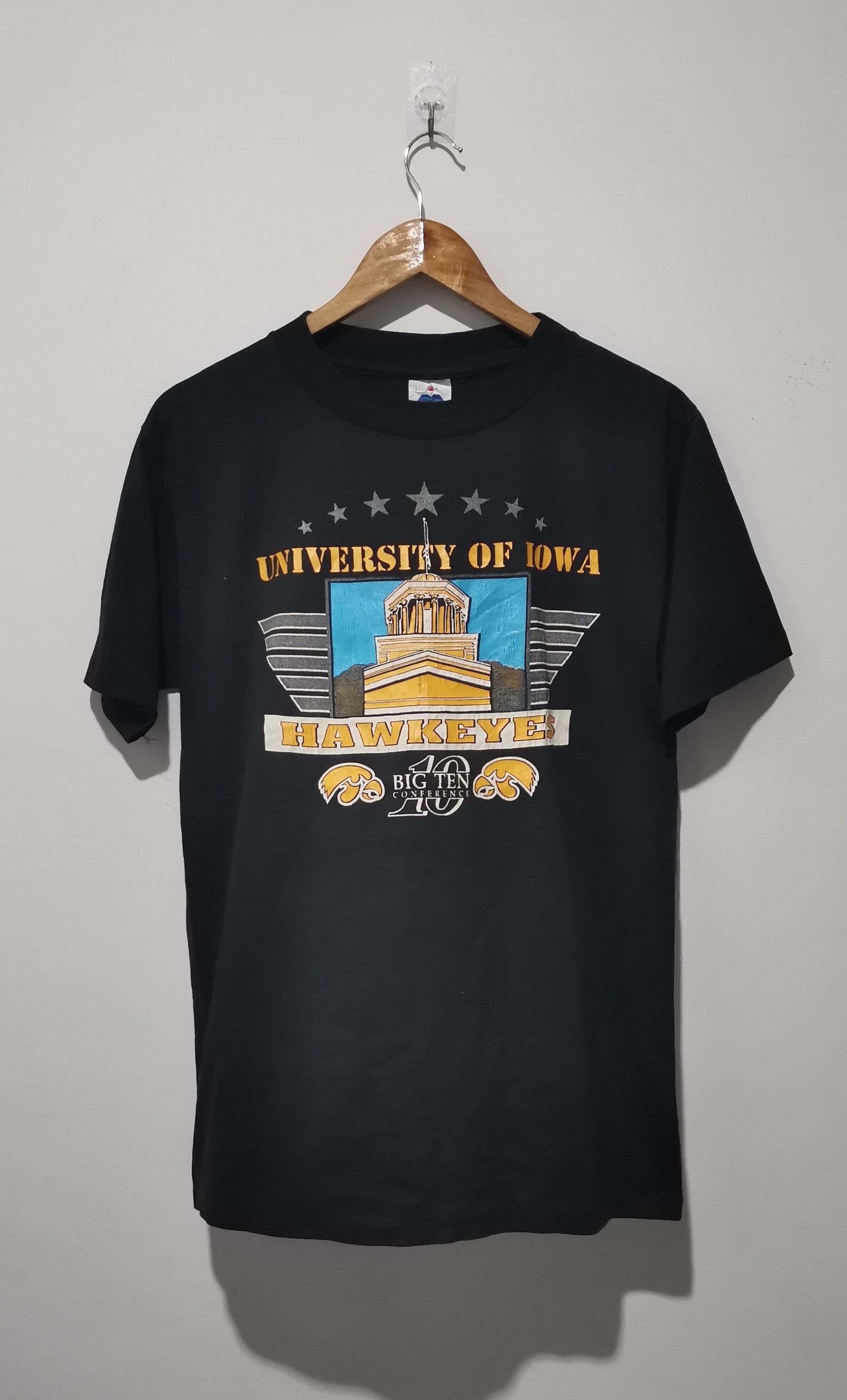 Vintage Vintage University of Iowa Hawkeyes Football Tee–90's Size US M / EU 48-50 / 2 - 1 Thumbnail