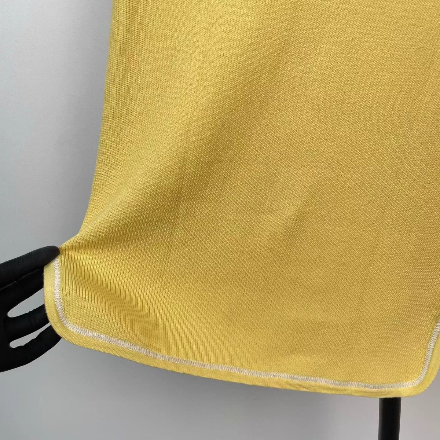 Chanel WOMEN'S CHANEL yellow knit long sleeveless top 42 Size M / US 6-8 / IT 42-44 - 8 Thumbnail