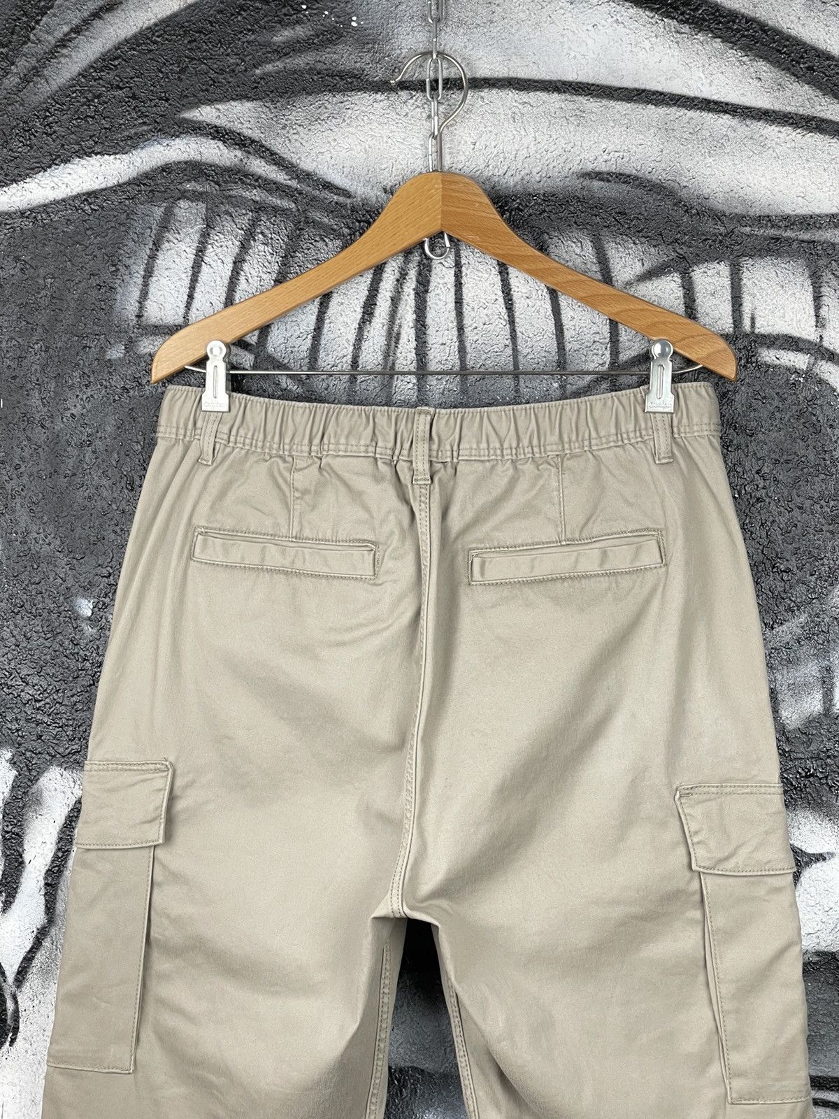 H&M H&M Regular Fit Beige Cotton Cargo Pants Men’s Size Medium Size US 32 / EU 48 - 7 Thumbnail