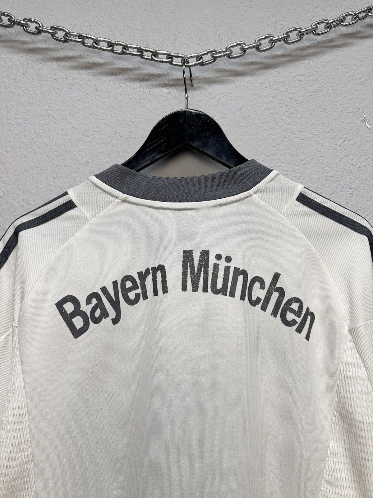 Adidas BAYERN MUNICH 2002/3 FOOTBALL ADIDAS Soccer jersey VINTAGE Size US L / EU 52-54 / 3 - 11 Thumbnail