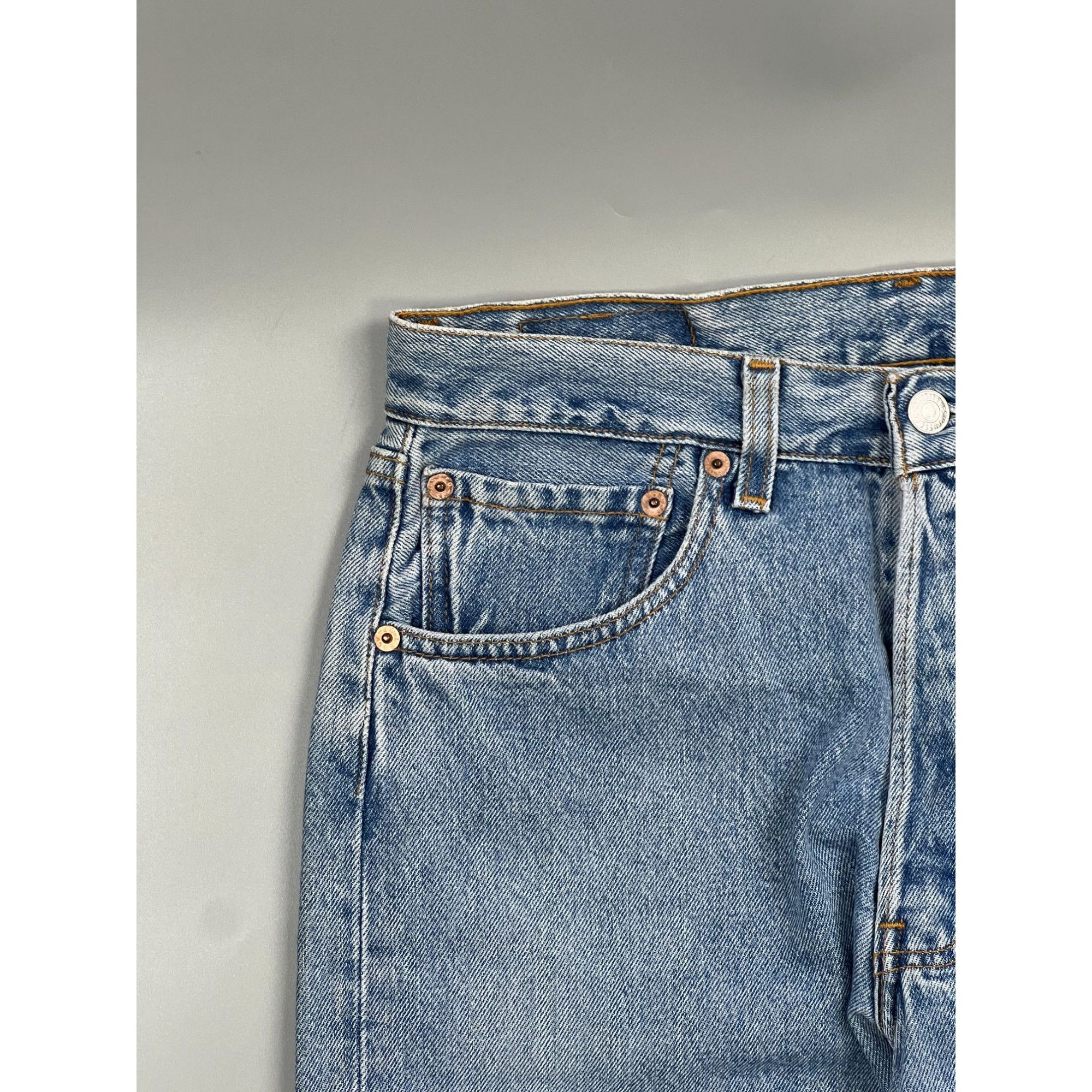 Levi's Levi’s 501 Made in USA Light Wash Denim Jeans Pants (Y0908) Size US 31 - 3 Thumbnail