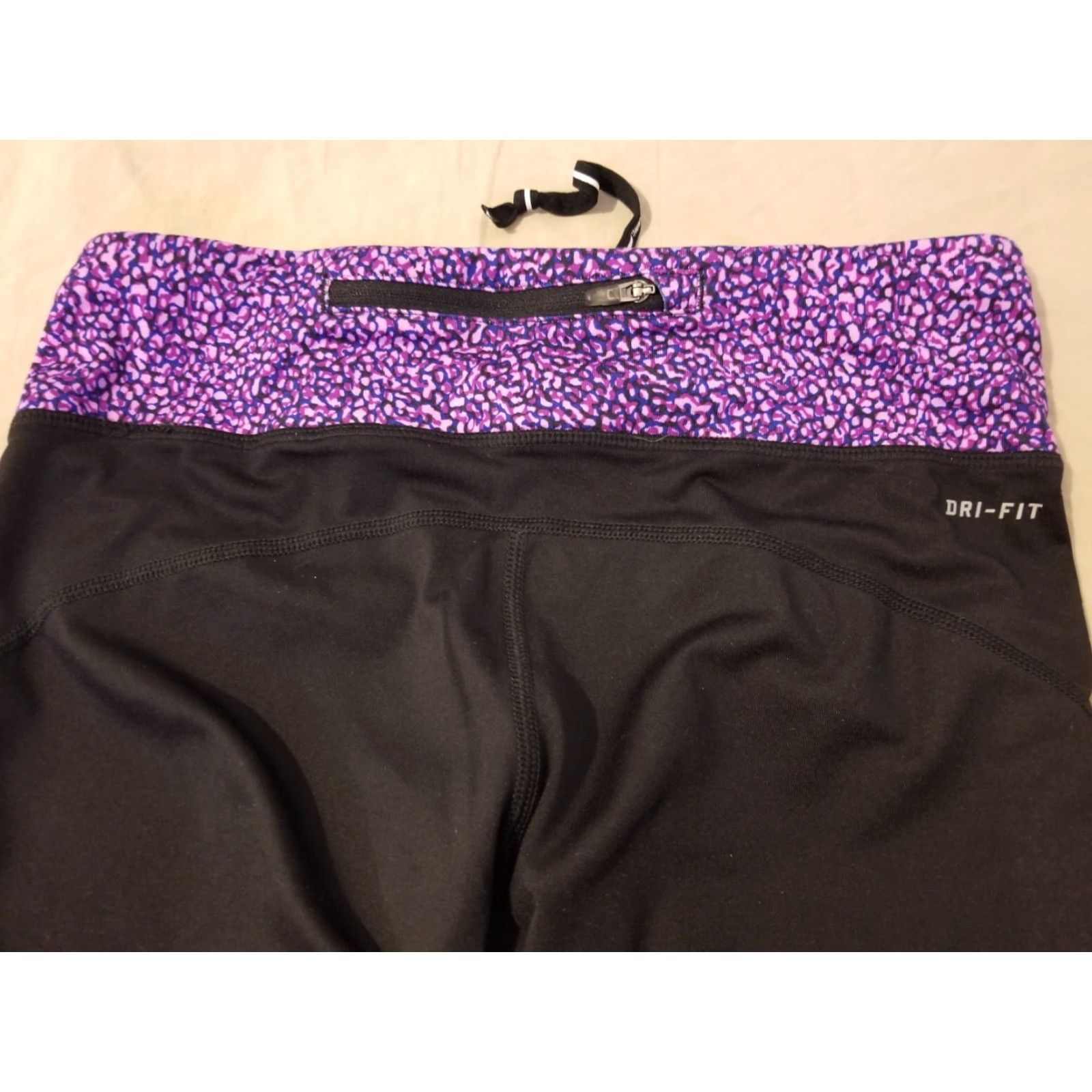 Nike Womens Nike Pants S Small Black Athletic Gym Workout Capri Size 28" / US 6 / IT 42 - 3 Thumbnail