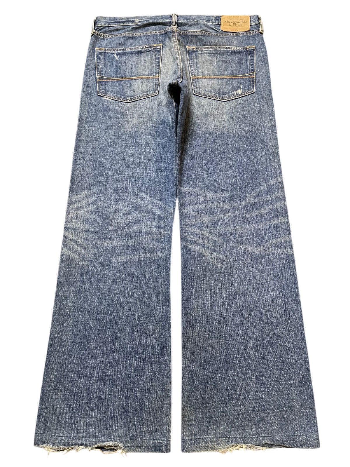 Abercrombie & Fitch Vintage Abercrombie & Fitch Blue Wash Distressed Baggy Jeans Size US 35 - 2 Thumbnail