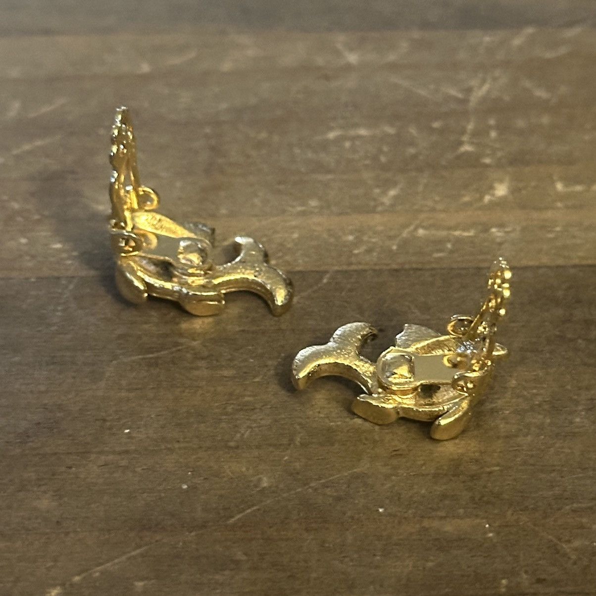 Vintage Vintage swimming fish clip on earrings Size ONE SIZE - 2 Thumbnail