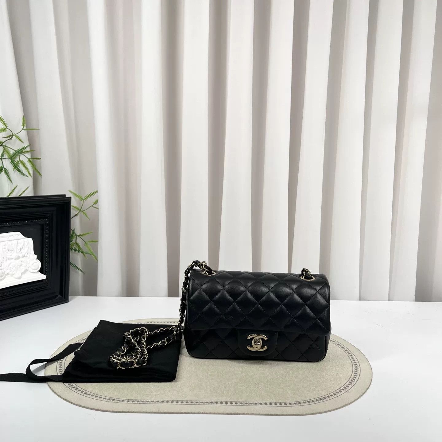 Chanel Pre-loved Bag Very good condition Size ONE SIZE - 1 Thumbnail