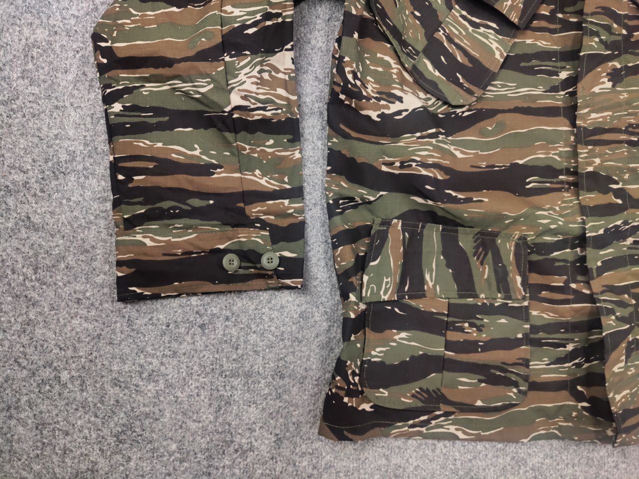 Vintage Vintage US Army Tiger Stripe Camo Combat Military Jacket Size US L / EU 52-54 / 3 - 6 Thumbnail