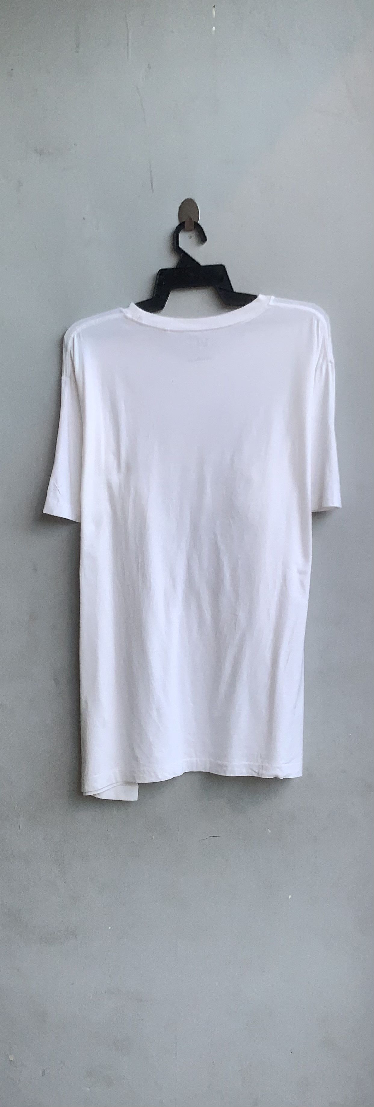 Kaws × Uniqlo Kaws Uniqlo Shirt Size US XL / EU 56 / 4 - 4 Thumbnail