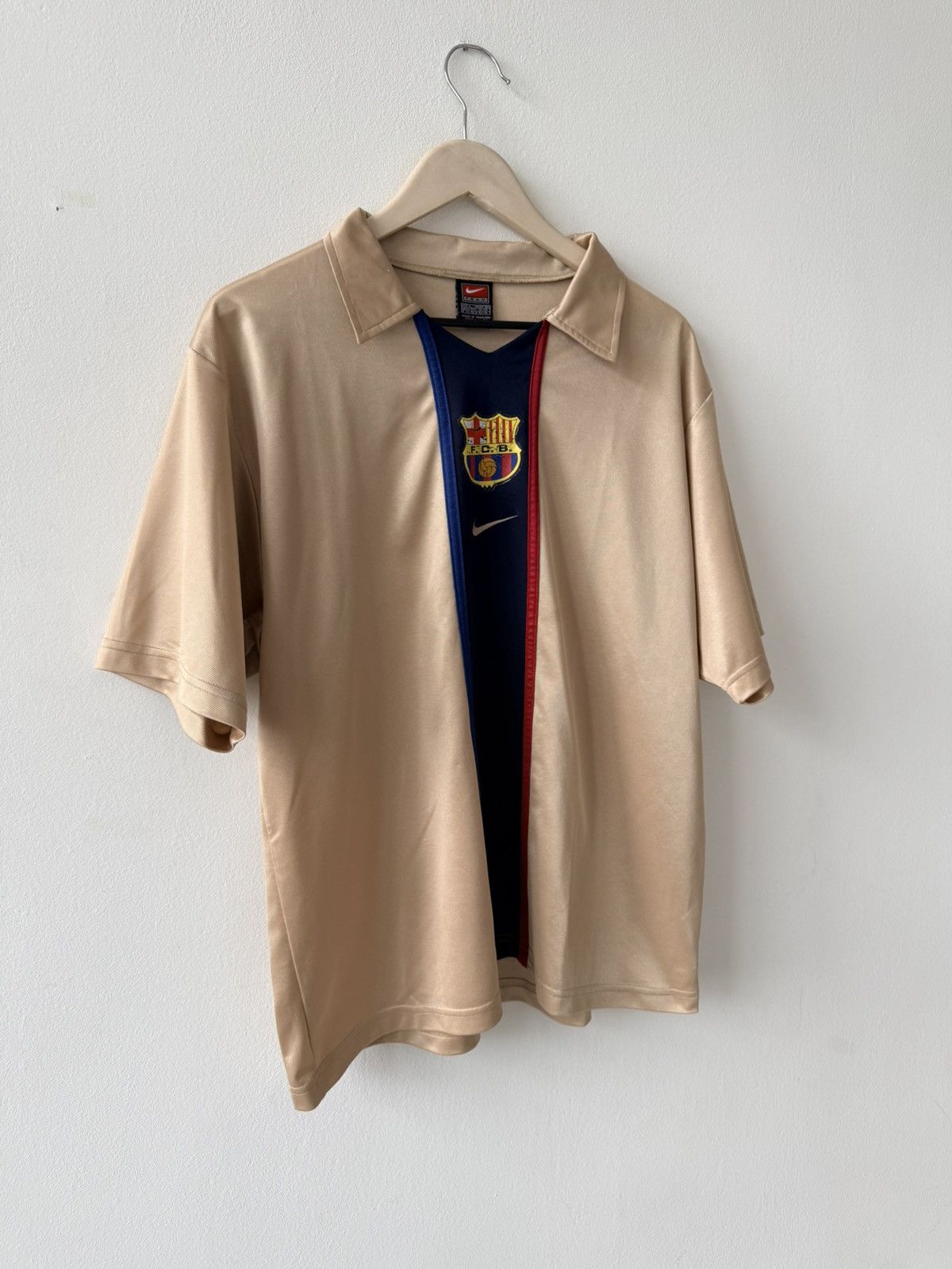 Nike Nike Team Vintage 2001 Barcelona Away Gold Soccer Jersey Size US L / EU 52-54 / 3 - 3 Thumbnail