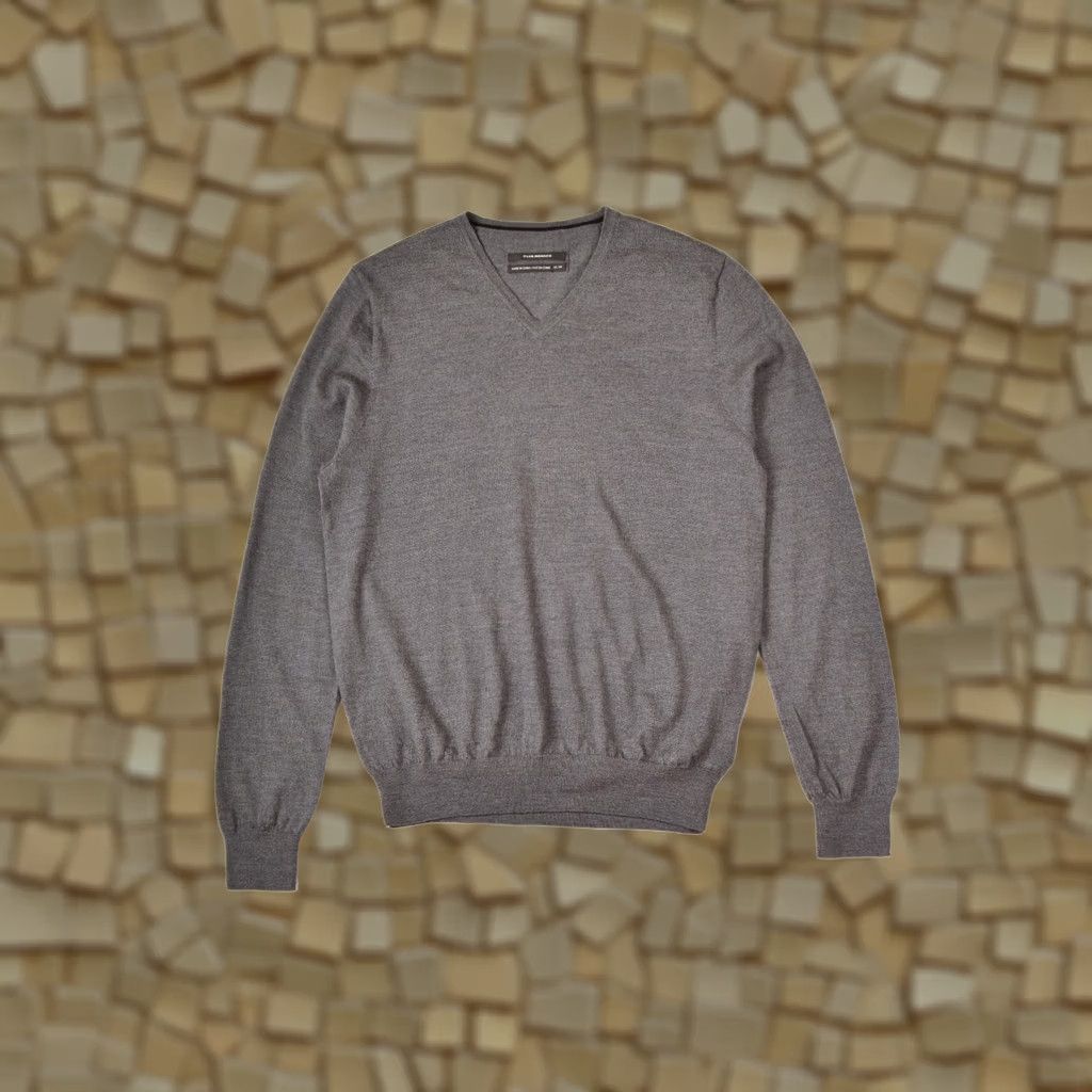 Club Monaco VINTAGE Club Monaco Gray Merino Wool V-Neck Pullover Sweater 02300288 Size M Mens Pullover Wool Gray Merch 90s Size US M / EU 48-50 / 2 - 1 Thumbnail