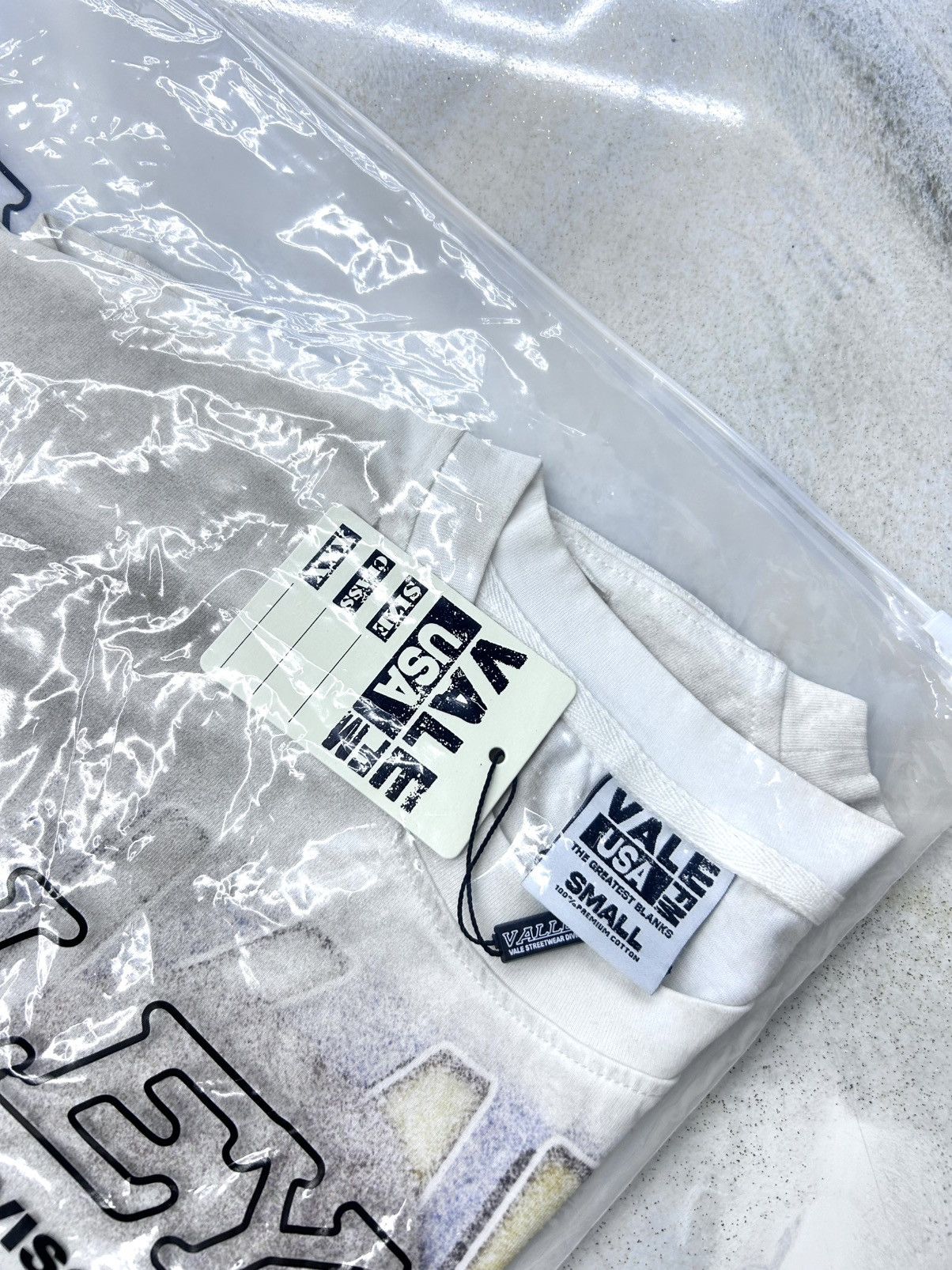 Vale Vale Tupac Makavale Tee White Red Blue Size S Size US S / EU 44-46 / 1 - 14 Thumbnail