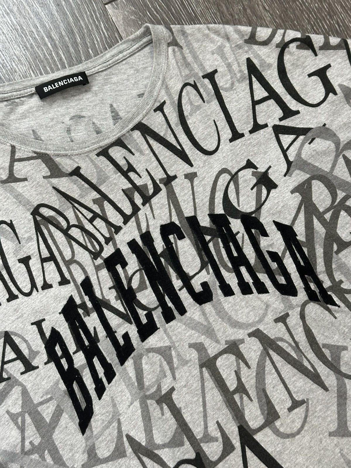 Balenciaga AOP All Over Print Logo Tee Size US L / EU 52-54 / 3 - 3 Thumbnail