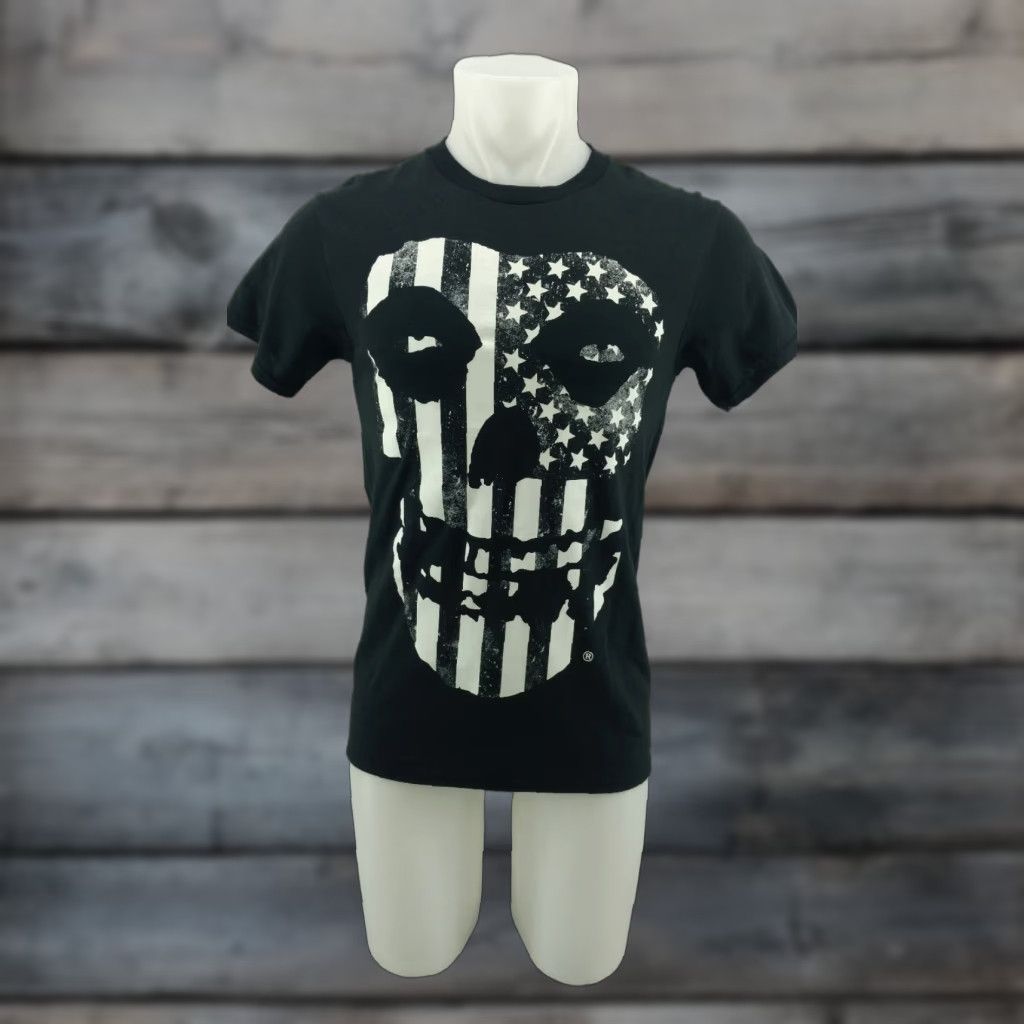 Vintage Misfits T Shirt S Small Black 2014 Big Graphic Classic Band Tee Rock Punk Mens Short Sleeve Graphic Tee Black Band 2010s Size US S / EU 44-46 / 1 - 1 Thumbnail