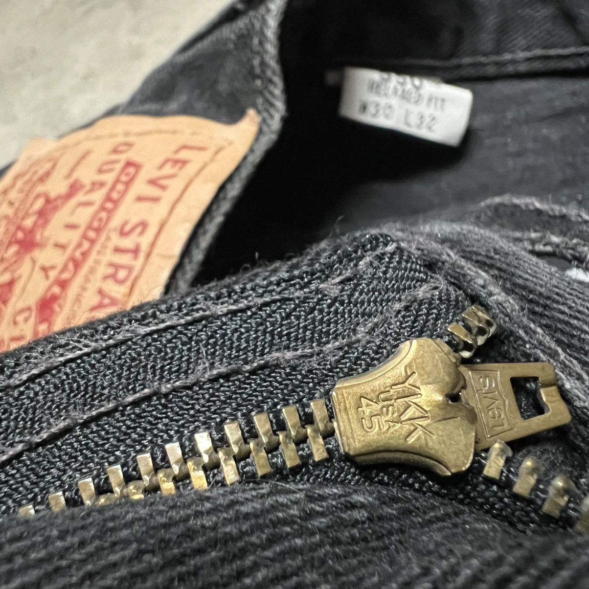 Levi's × Levi's Vintage Clothing × Vintage Vintage 90’s Levi’s 550 🇺🇸 Relax-Fit Black Denim Jeans Size US 30 / EU 46 - 8 Thumbnail