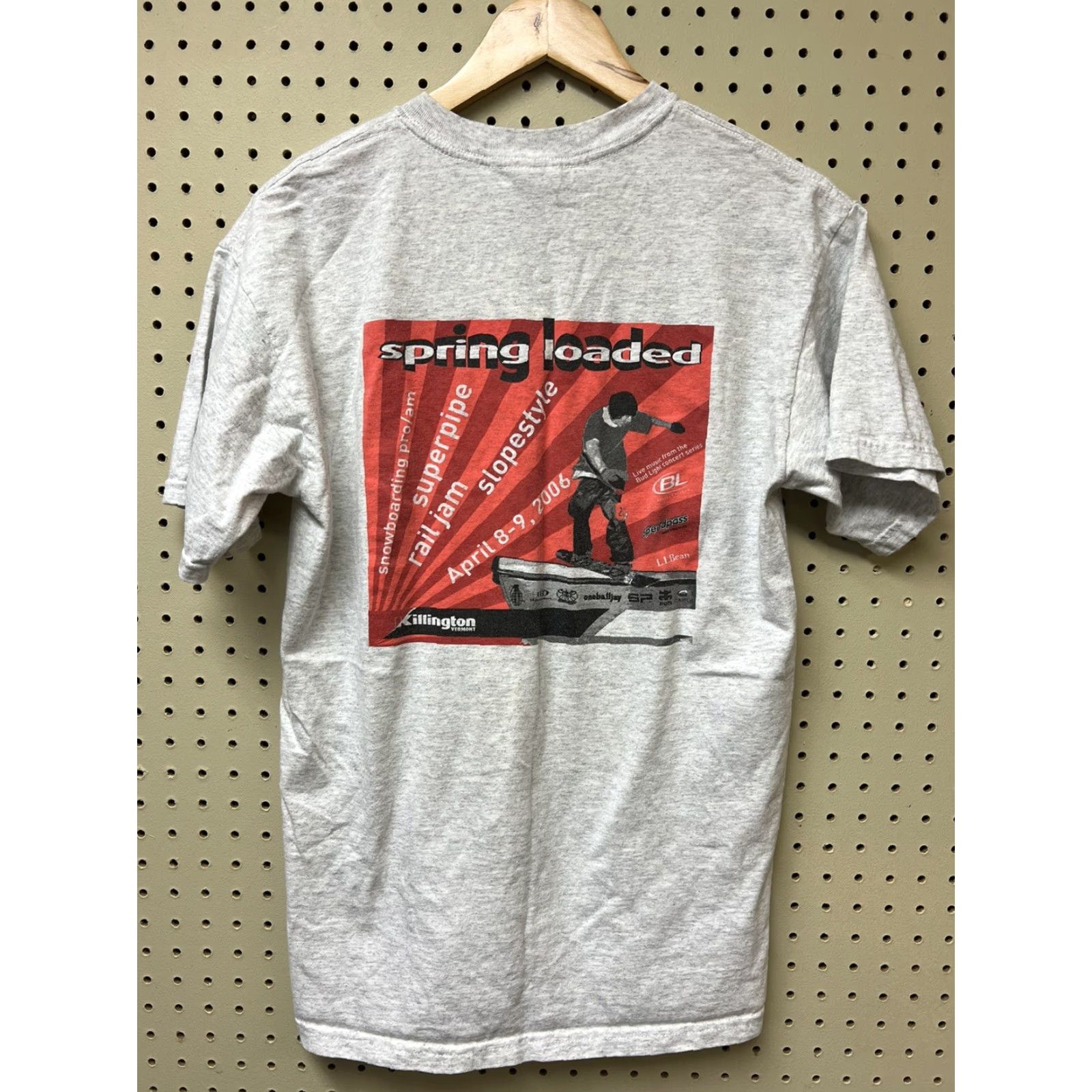Gildan VINTAGE 2006 Killington VT Spring Loaded Snowboard Pipe Jam Pro/Am Slope Style T-Shirt M Gray Mens T-Shirt Size US M / EU 48-50 / 2 - 2 Thumbnail