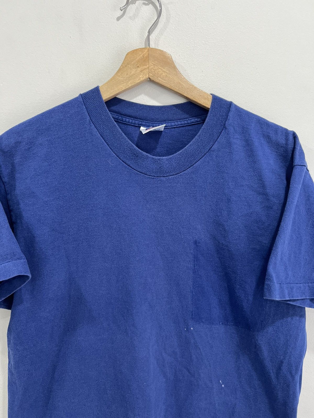 Vintage Vintage 90s Blank Tee Shirt sun faded thrashed Size US L / EU 52-54 / 3 - 2 Thumbnail