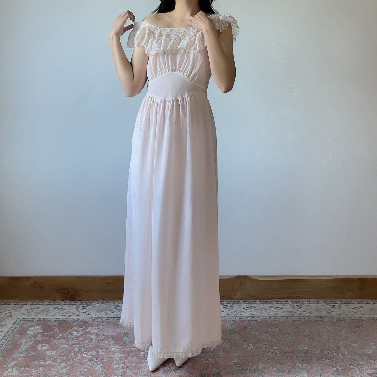 Vintage Vintage 1970s Pale Pink Ruffle Lace Nightgown (M) Size M / US 6-8 / IT 42-44 - 6 Thumbnail