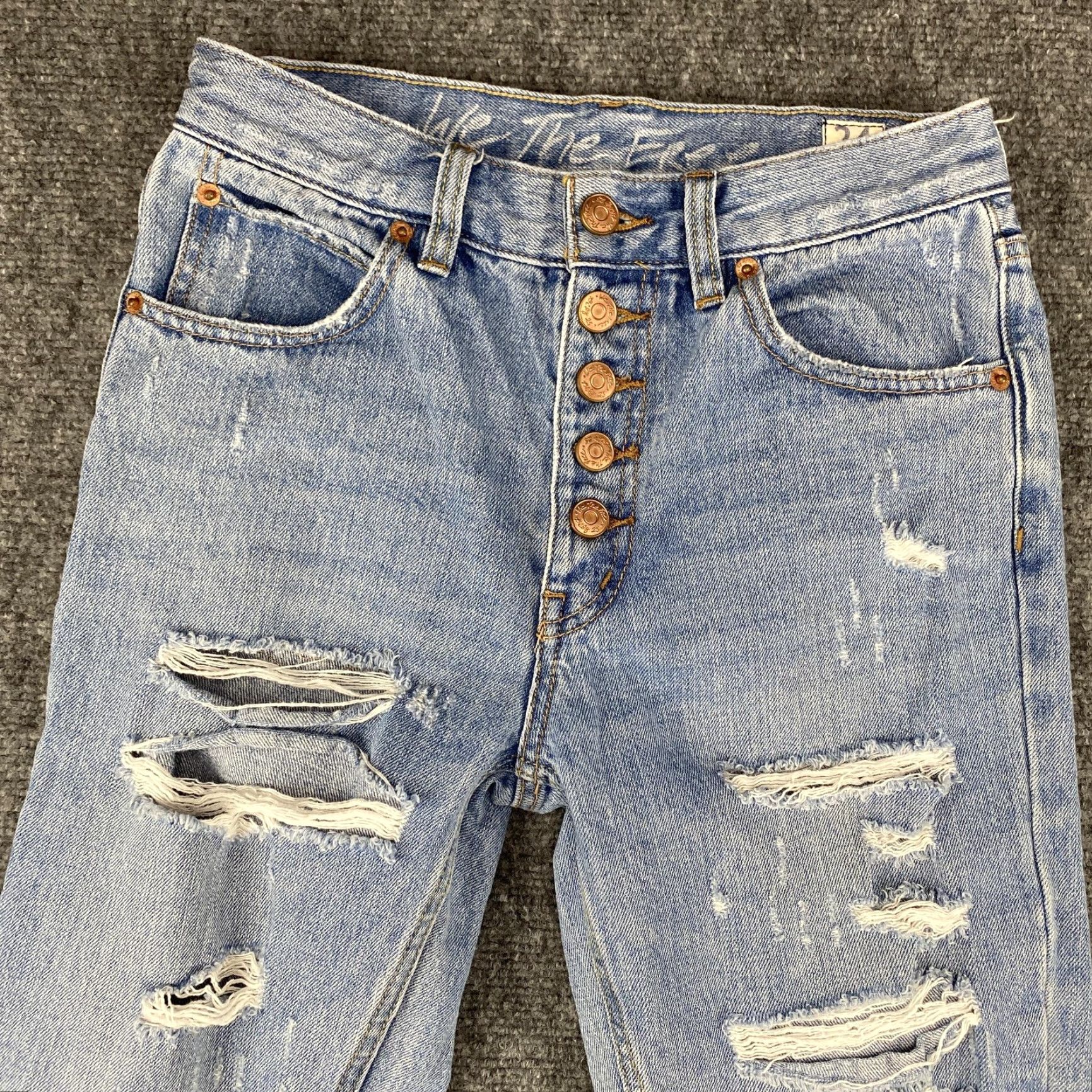 Vintage VINTAGE We The Free Jeans Womens 24 Light Wash High Rise Distressed Straight Leg Raw Hem Size 42" / US 20 - 3 Thumbnail