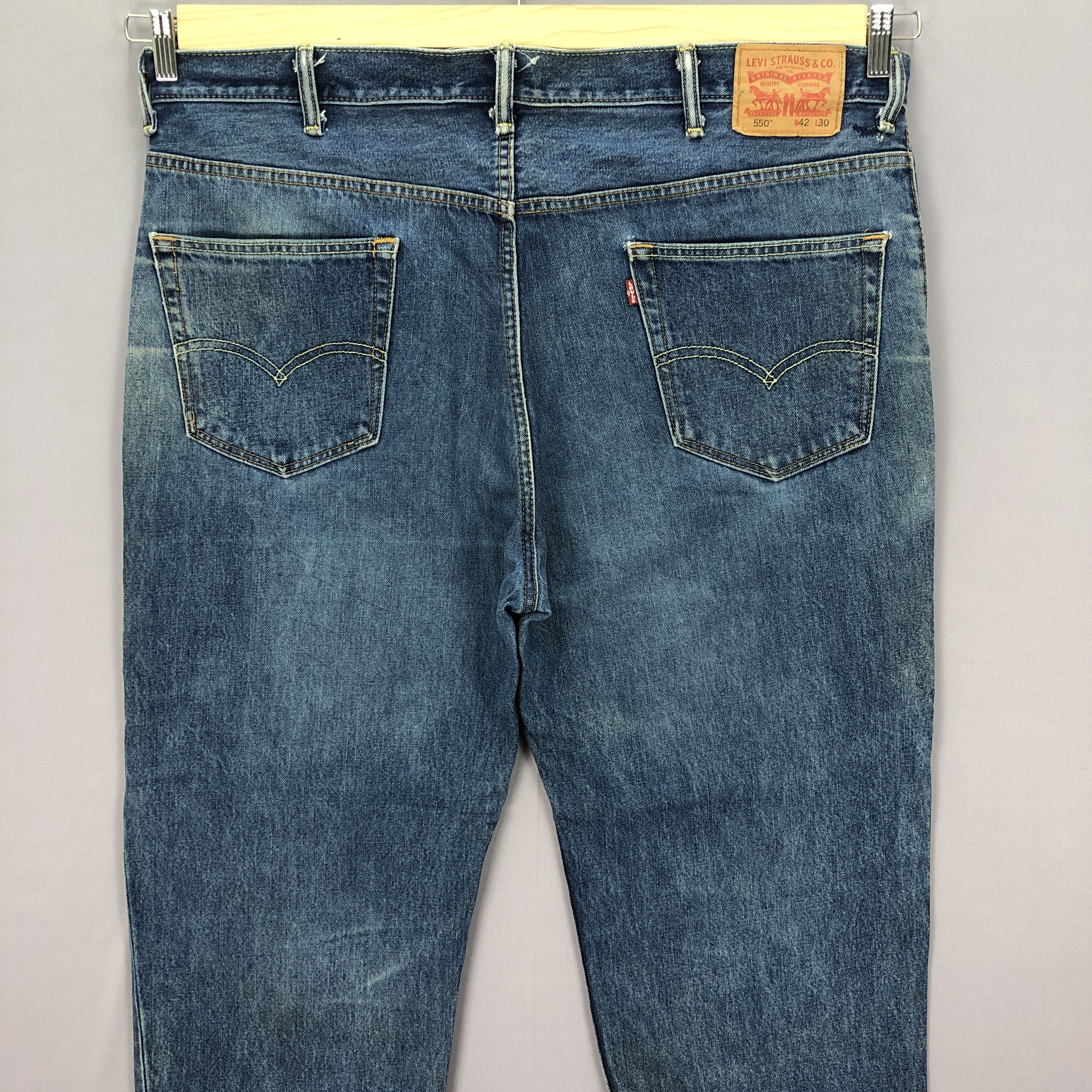 Levi's Vintage Levis 550 Faded Jeans Levi's Ripped Stonewash Denim Size US 44 / EU 60 - 4 Thumbnail
