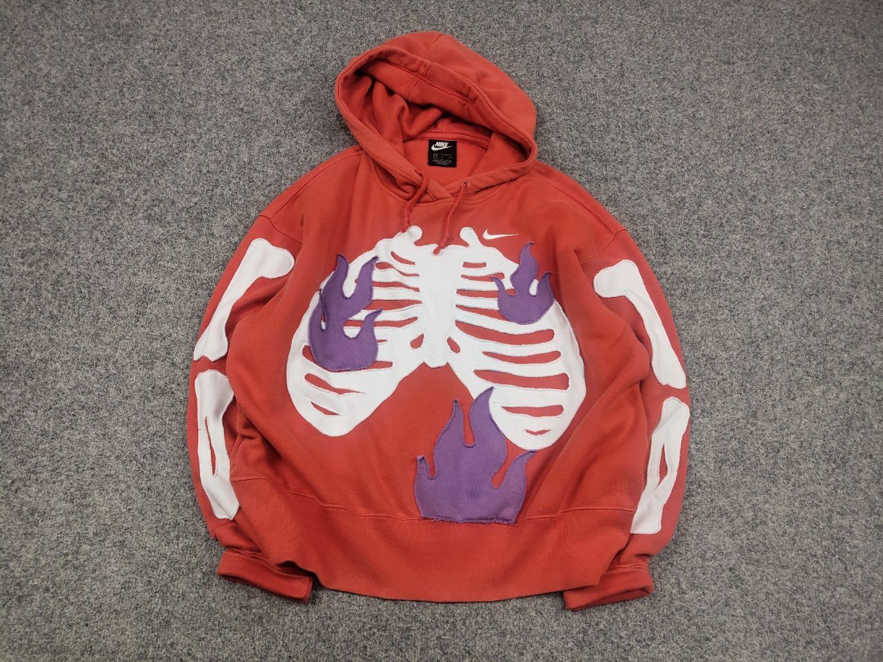 Nike Rare Nike skeleton Logo vintage reworked Hoodie Y2K Style Size US S / EU 44-46 / 1 - 2 Thumbnail